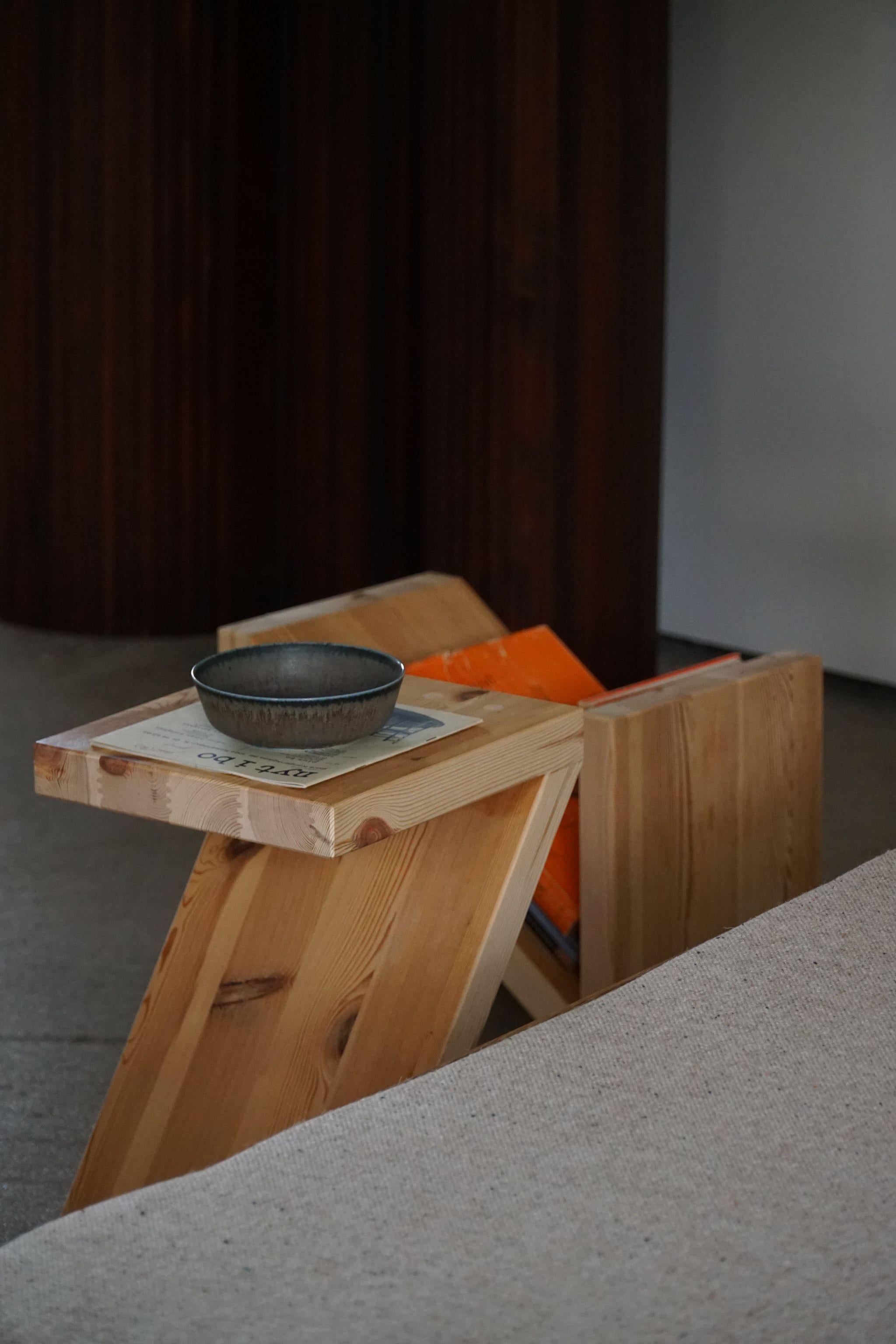Hocker / Tisch von eliaselias, hergestellt aus recyceltem massivem Kiefernholz, dnisches Design 2022 im Angebot 4
