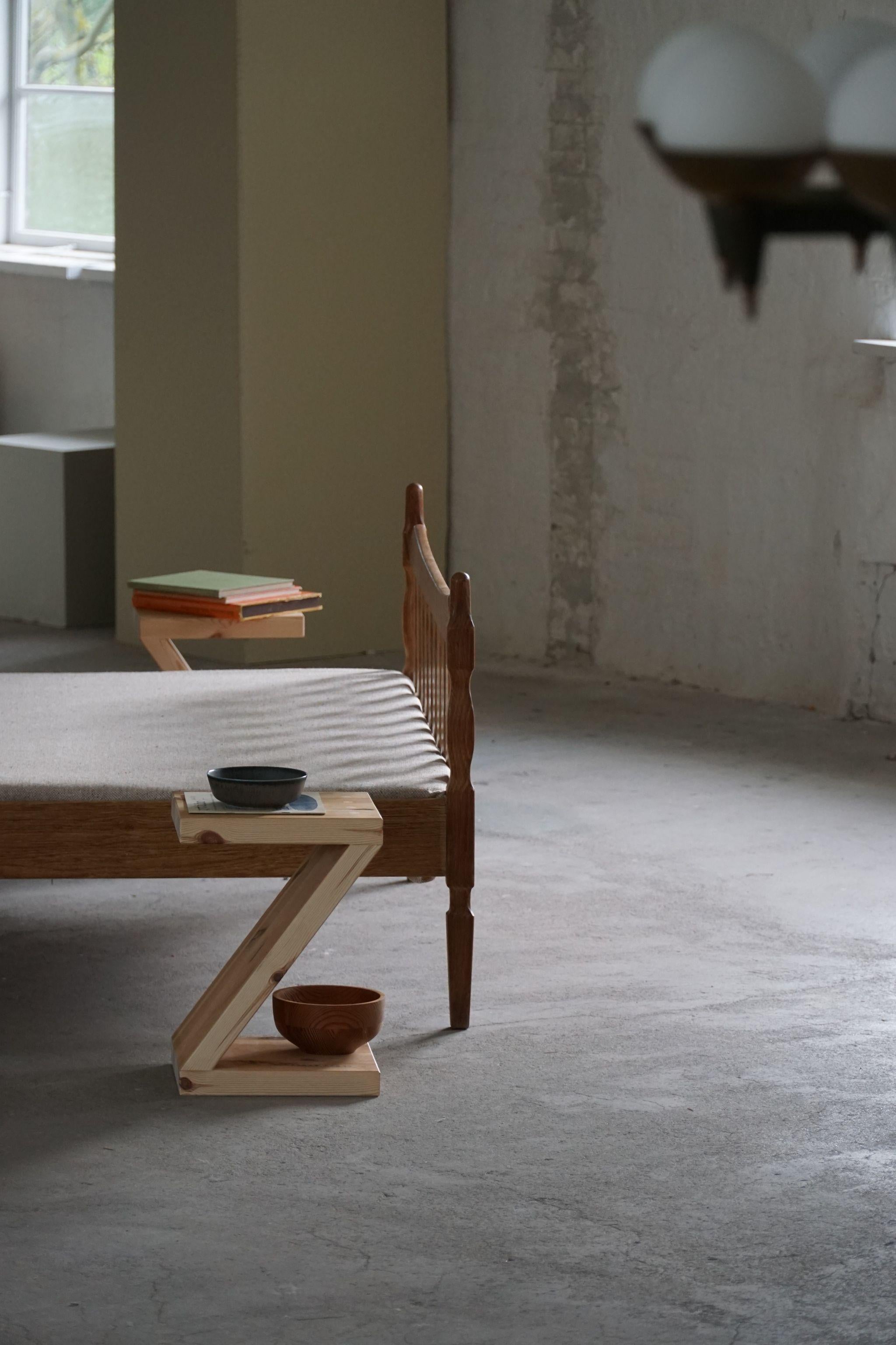 Hocker / Tisch von eliaselias, hergestellt aus recyceltem massivem Kiefernholz, dnisches Design 2022 im Angebot 2