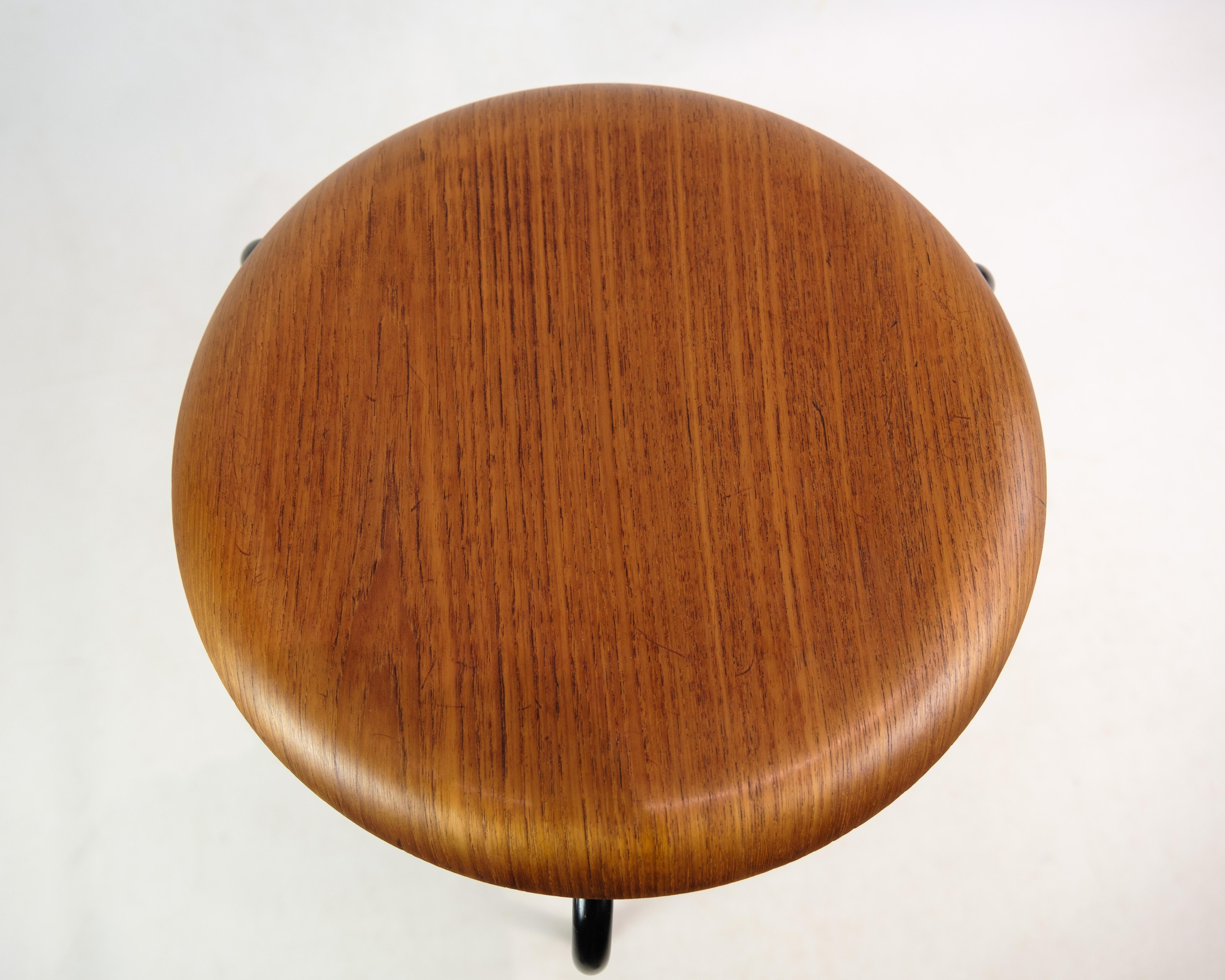 A set of teak stools with a black frame, designed by Arne Jacobsen and manufactured by Fritz Hansen from around the 1950s.

This product will be inspected thoroughly at our professional workshop by our educated employees, who assure the product