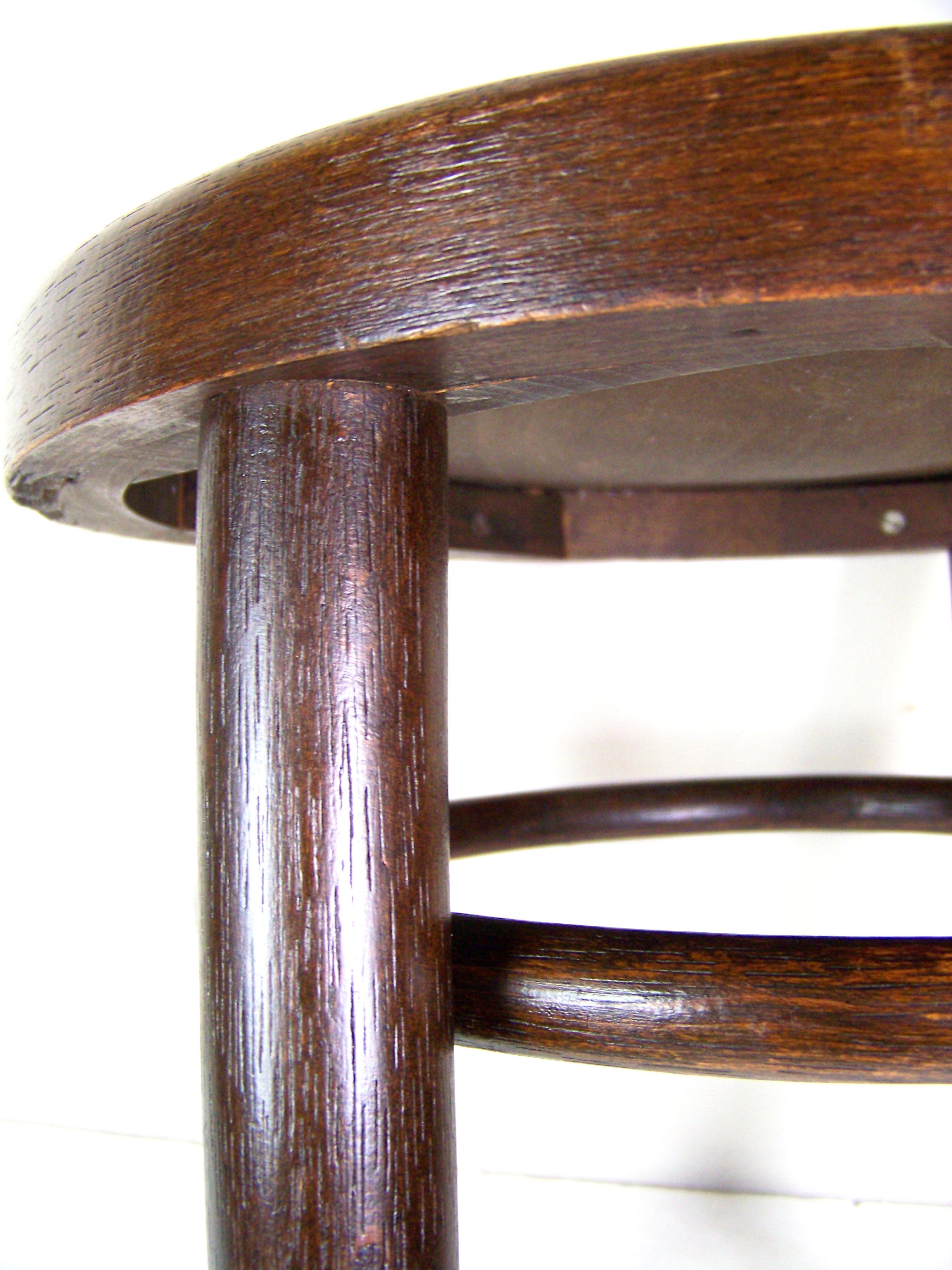 Stool Thonet In Good Condition In Praha, CZ