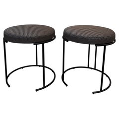 Tabouret design rembourré, structure en acier noir mat, revêtement en tissu sur mesure, Italie