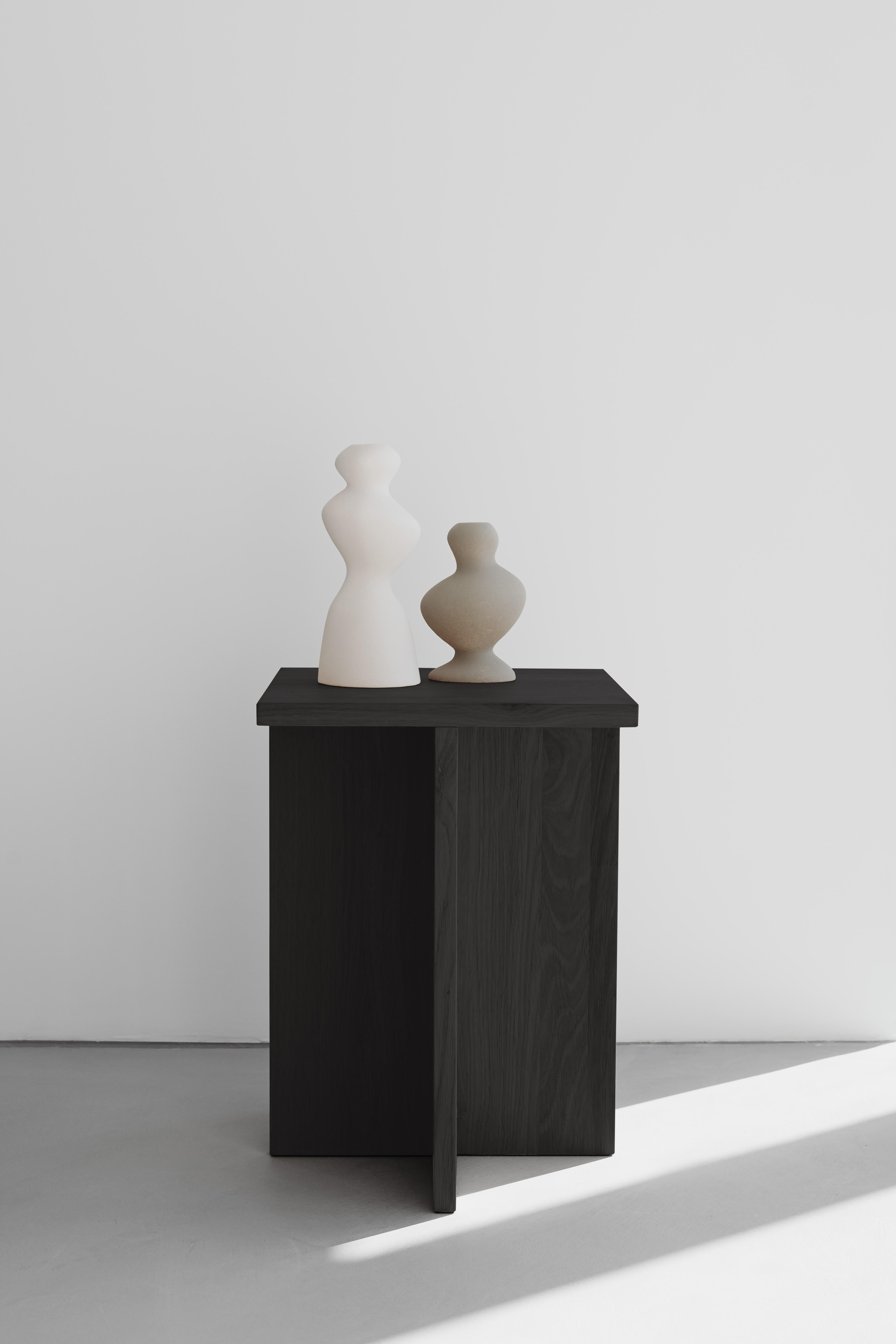 VERSO is a minimalist and elegant piece of furniture with many functions. It can be a seat, bedside table or side table. You can put a vase or your favourite lamp on it. Its simple design draws attention to the beauty of the material and the