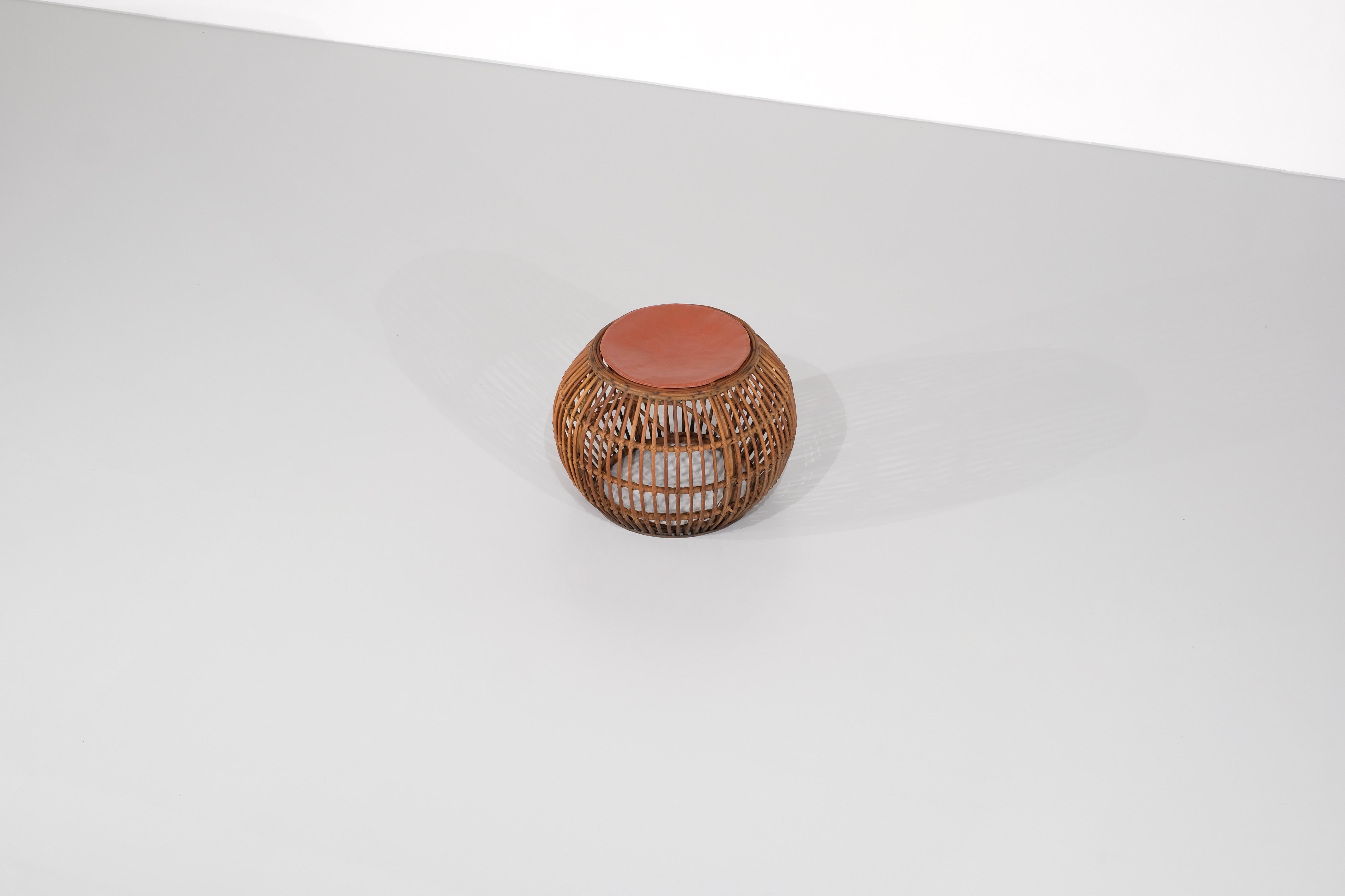 Hocker Vintage in Rattan, Weide, Italien 1960er Jahre. (Italienisch) im Angebot