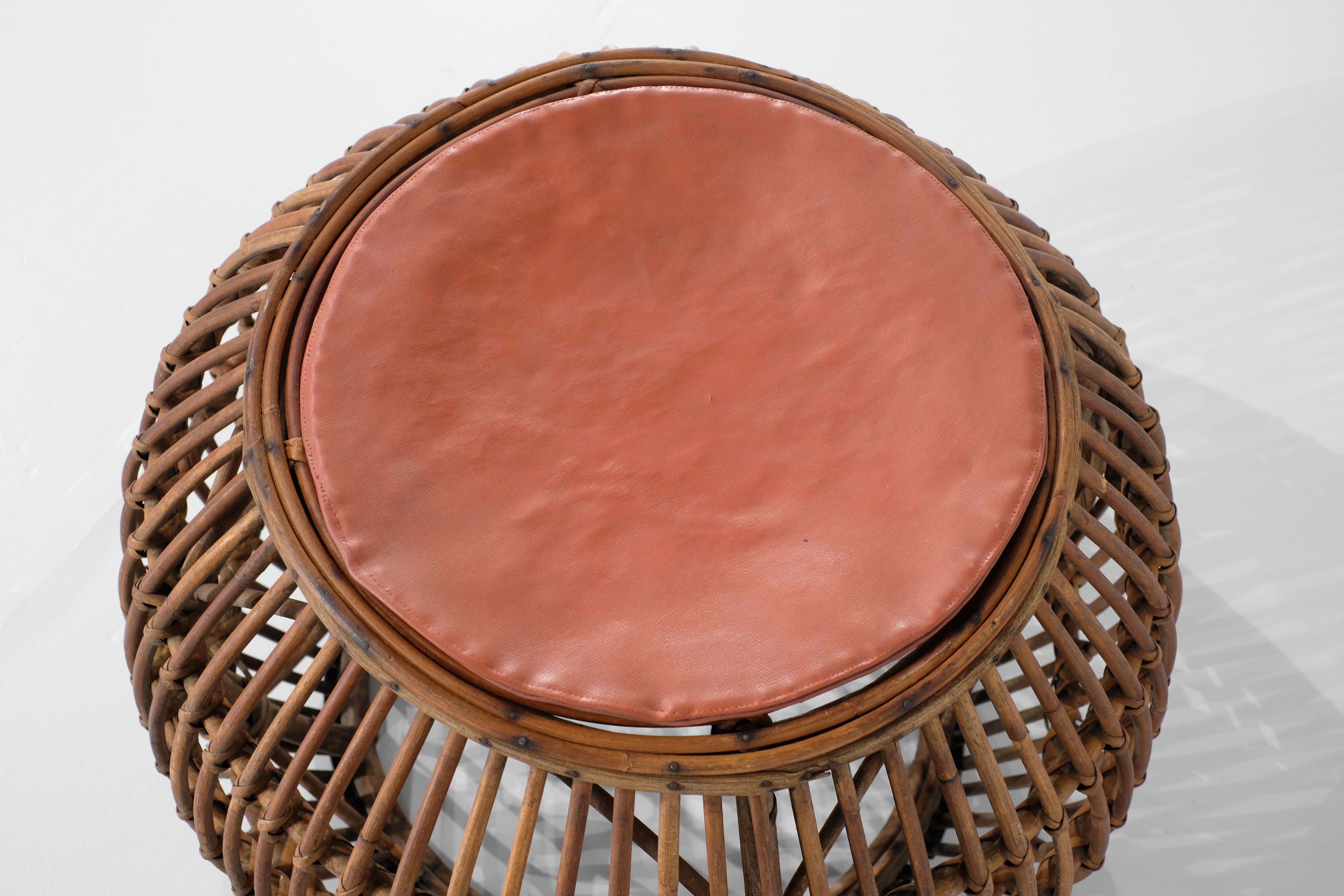 Hocker Vintage in Rattan, Weide, Italien 1960er Jahre. (Korbweide) im Angebot