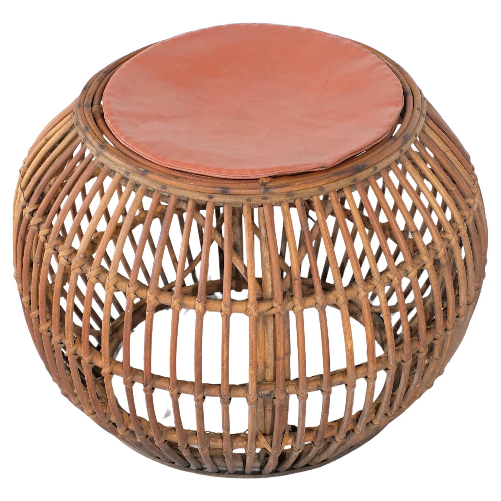 Stool vintage in Rattan, Wicker, Italy 1960s.