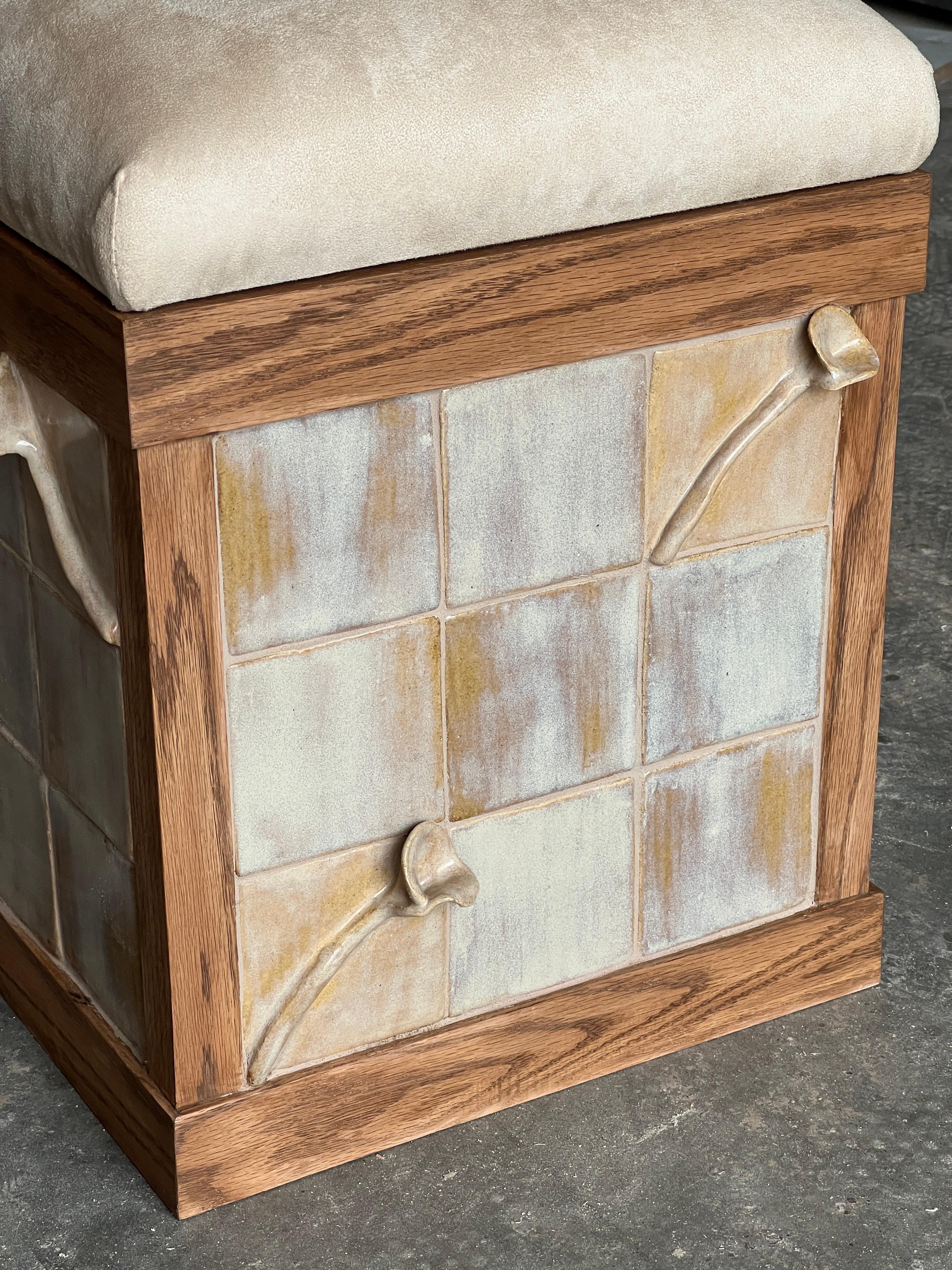 XXI secolo e contemporaneo Sgabello con piastrelle di ceramica e telaio in Oak Oak in vendita