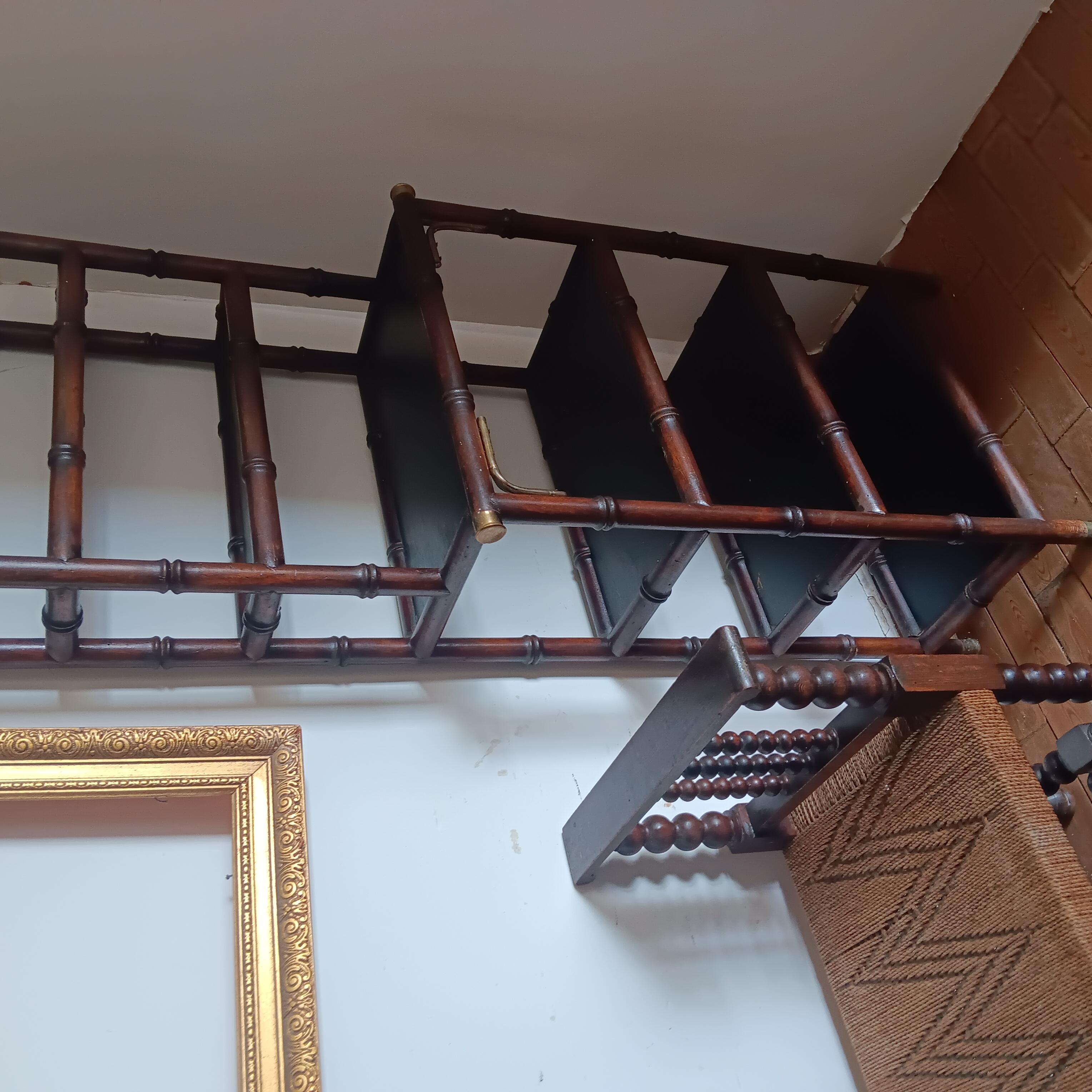 Taburete  con Reposapiés Patas Torneadas  y asiento de fibra natural Finales del siglo XIX en venta 4