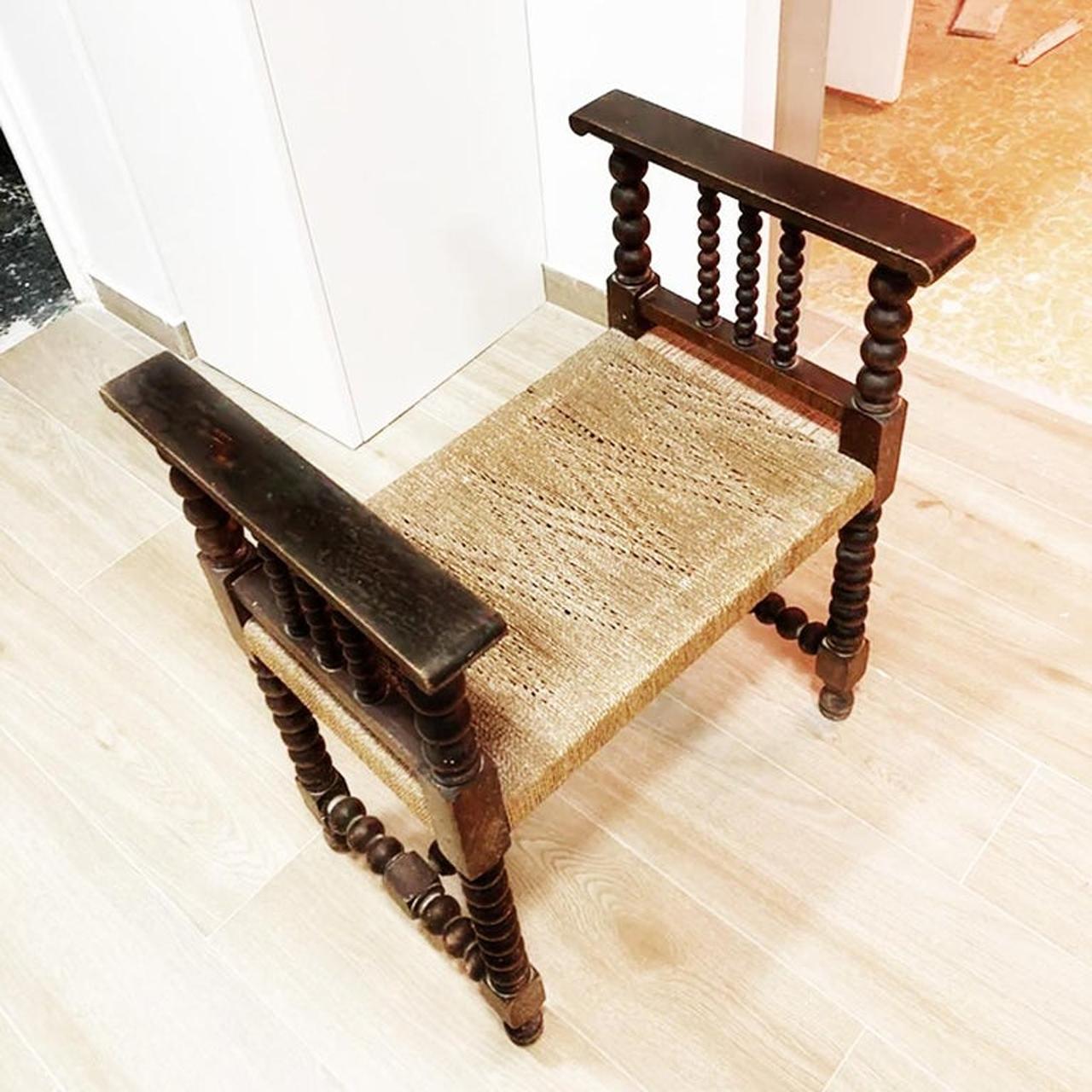 Taburete  con Reposapiés Patas Torneadas  y asiento de fibra natural Finales del siglo XIX en venta 5