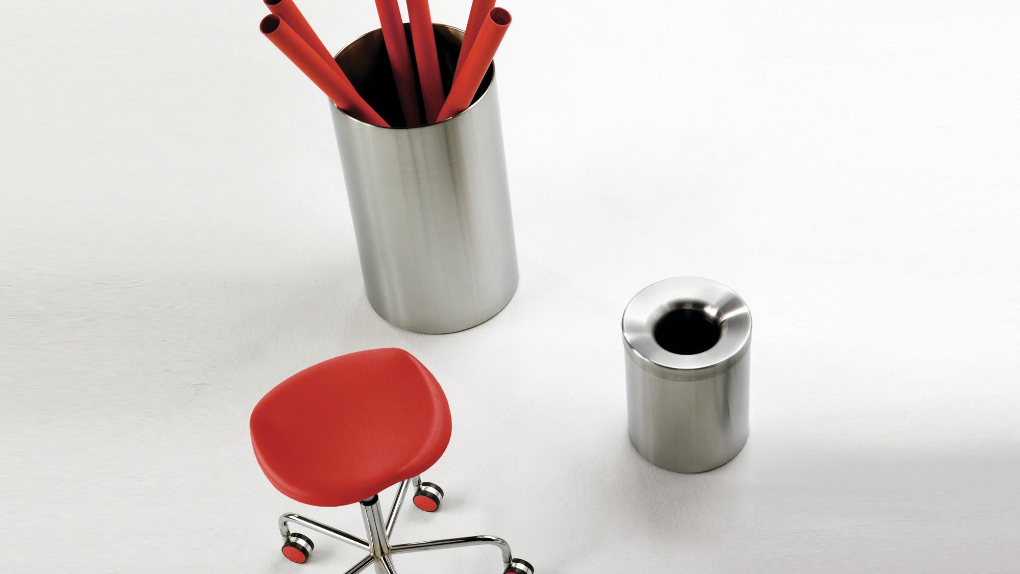 Italian Stool with gas-lift height adjustment with wheels Rexite Welcome - Red For Sale