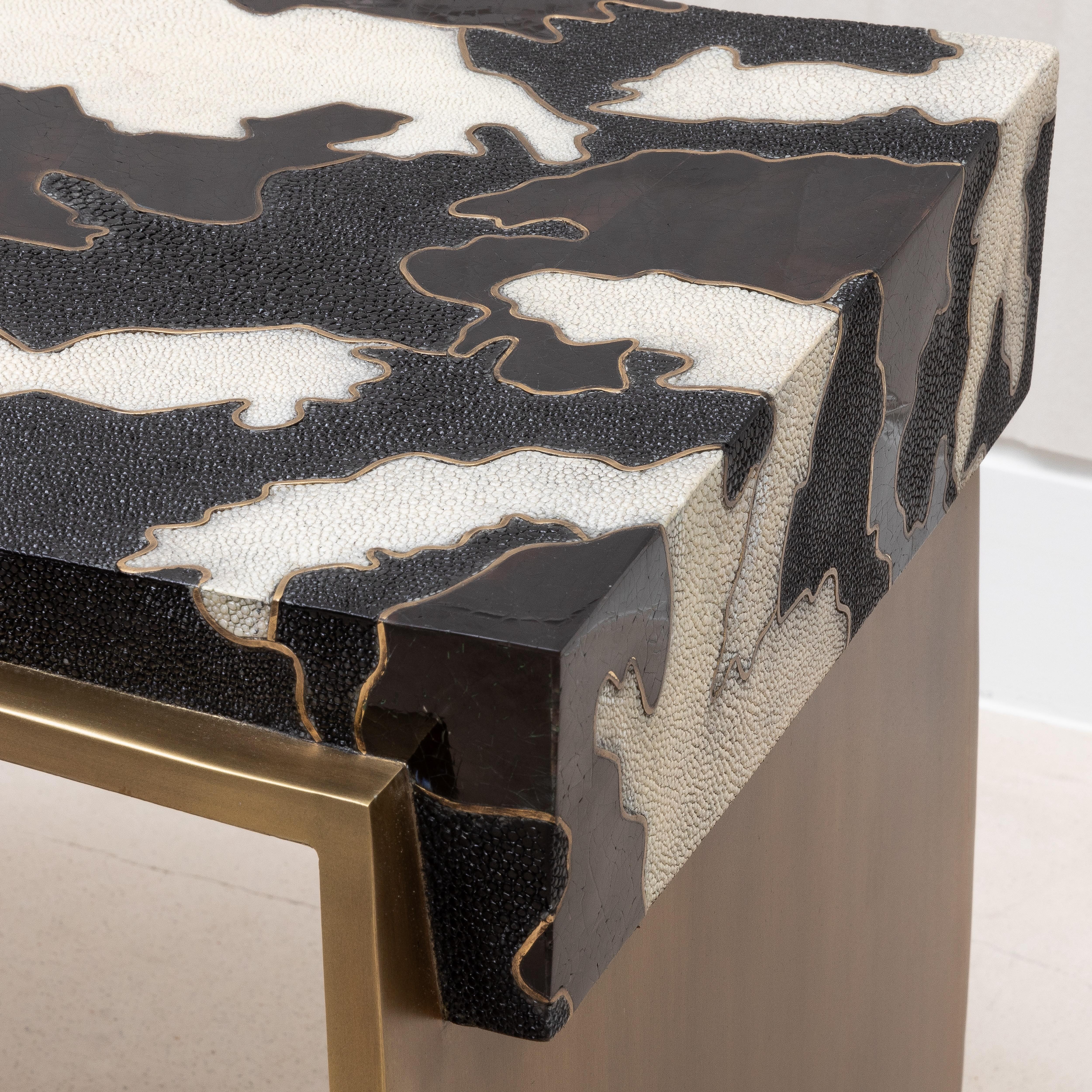 Sgabello con motivo a zigrino e conchiglia con patina di bronzo in ottone di R&Y Augousti in vendita 4