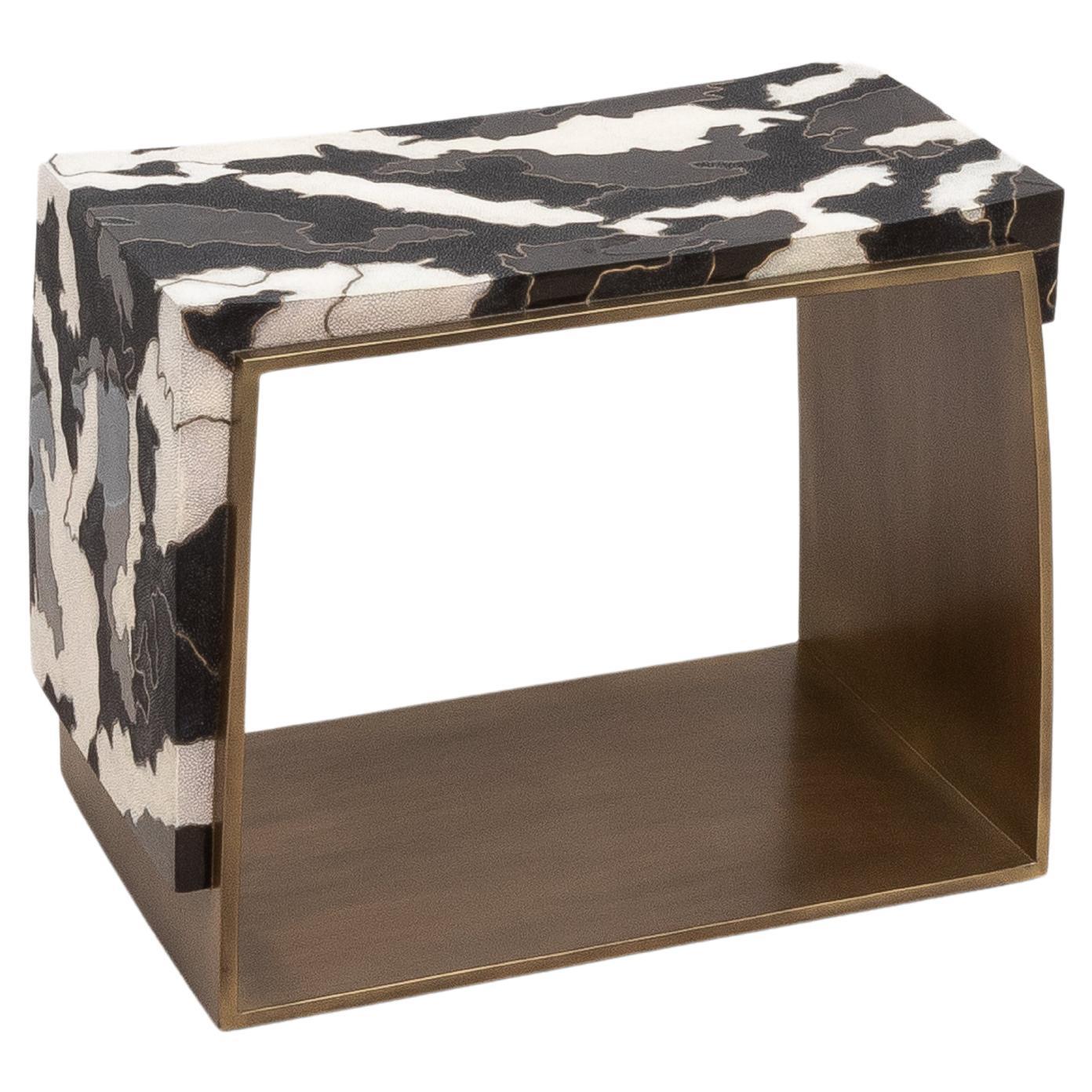 Sgabello con motivo a zigrino e conchiglia con patina di bronzo in ottone di R&Y Augousti in vendita