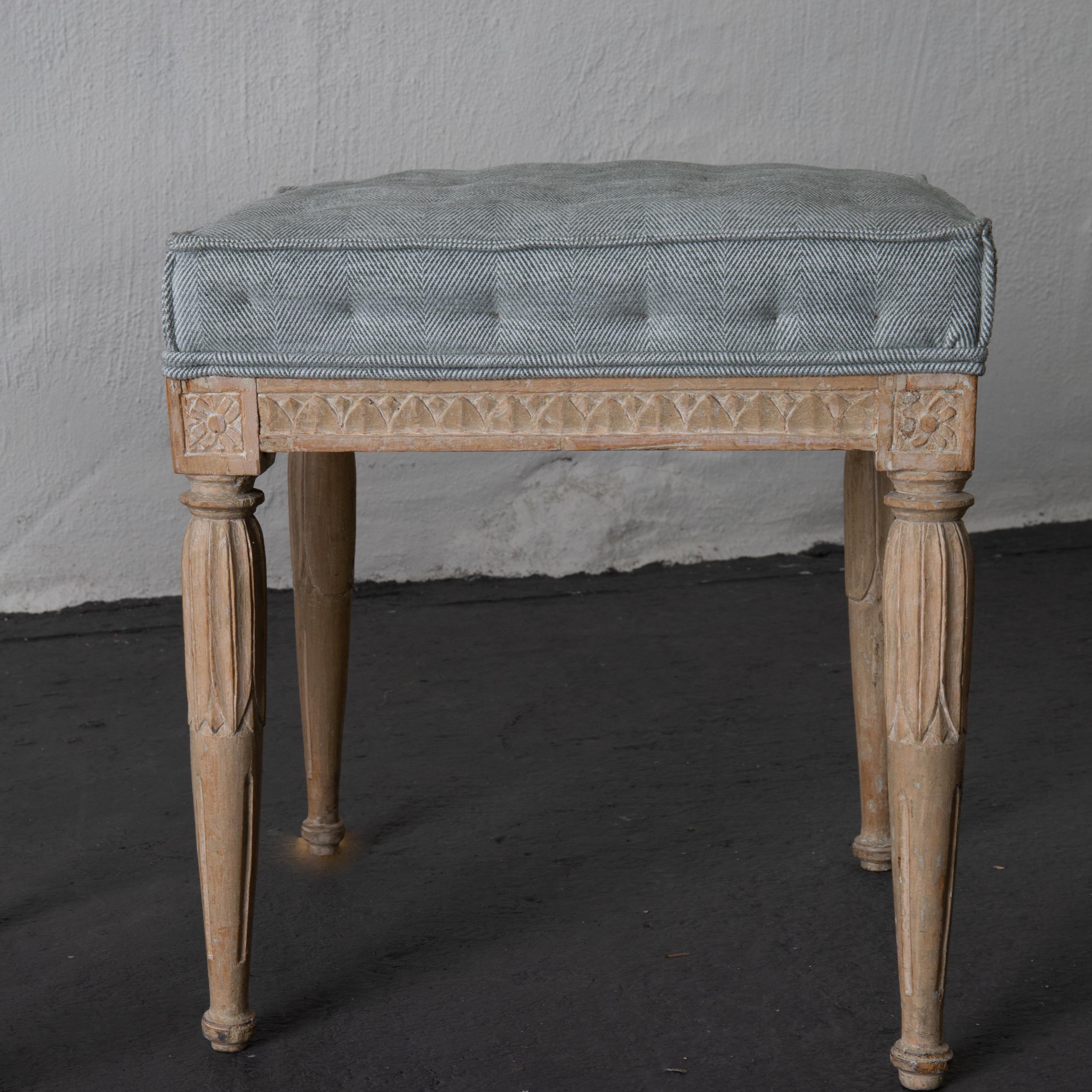 Stools Assembled Pair of Swedish Gustavian Neoclassical Wood, Sweden In Good Condition In New York, NY