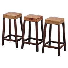 Set vintage di tre sgabelli da bar in pelle provenienti dalla Danimarca, intorno al 1960