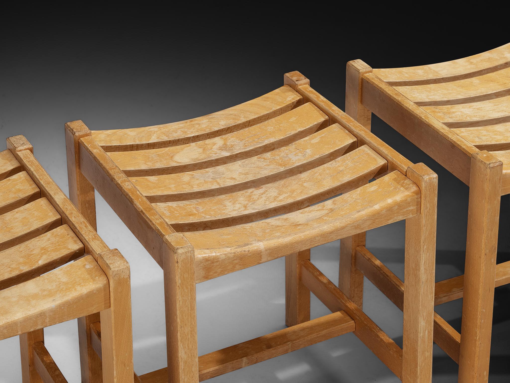 Taburetes de Madera Rubia Moderno de mediados de siglo en venta