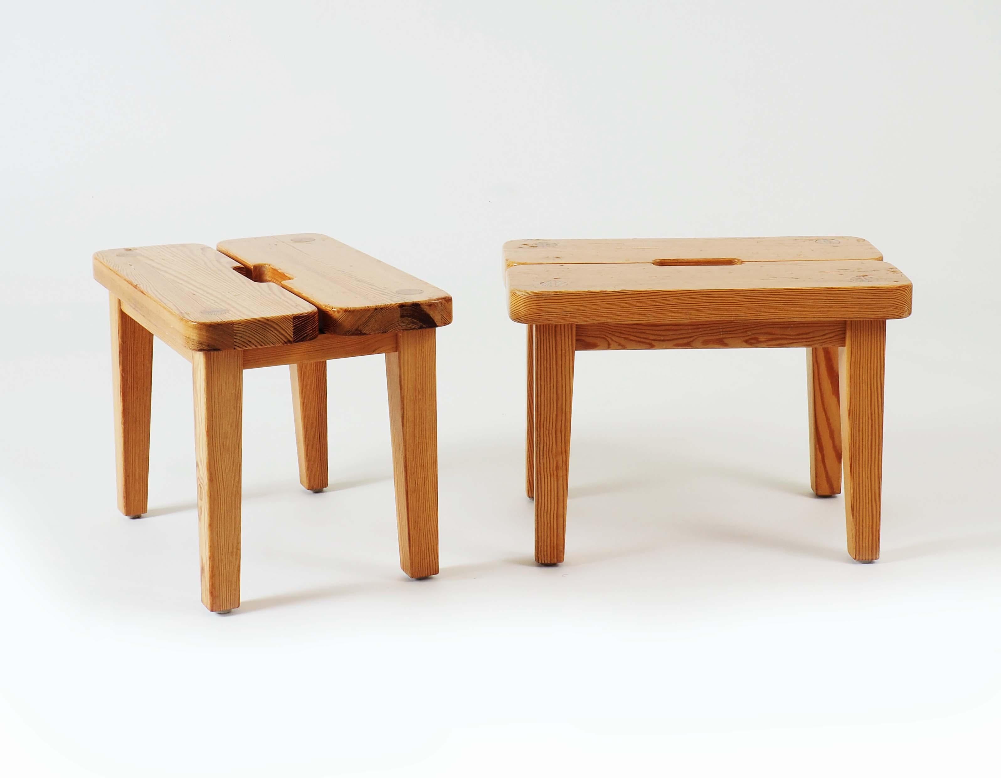 Pair of high quality stools in solid pine, Sweden, 1970s.