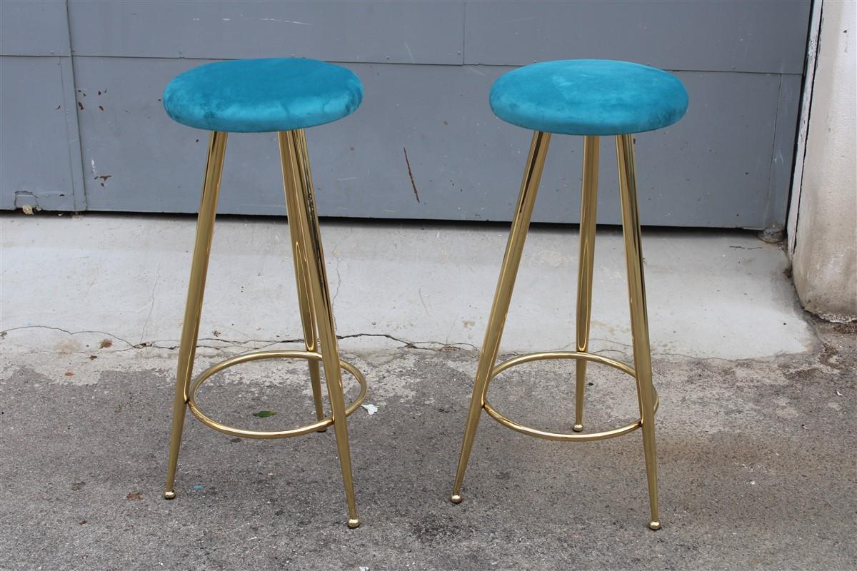 Pair of beautiful Italian 1950s stools with a sober and classy elegant style attributed to Gio Ponti.