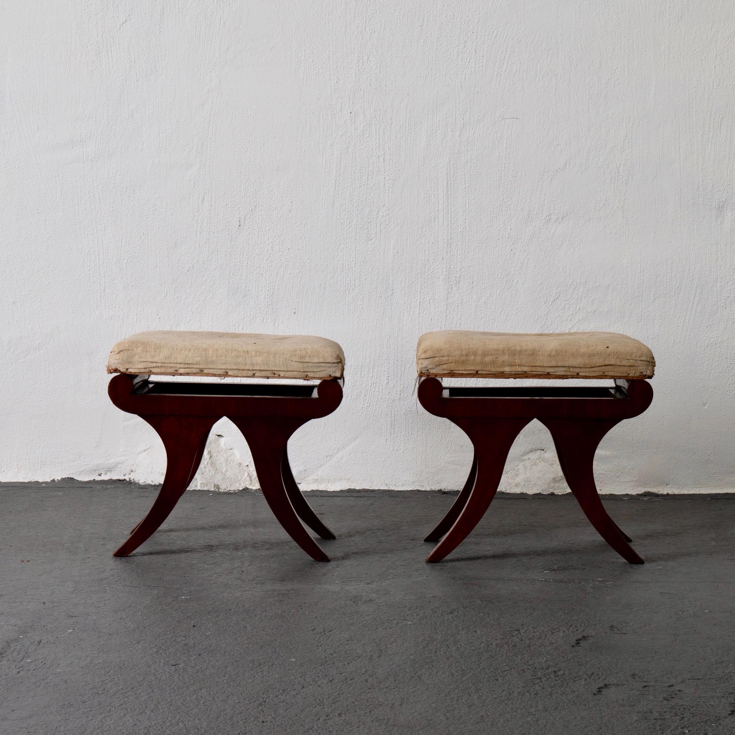 Stools pair of Swedish mahogany Empire, Sweden. A pair of stools made during the Empire period in Sweden. Frame in mahogany. Seats in a worn linen.
    