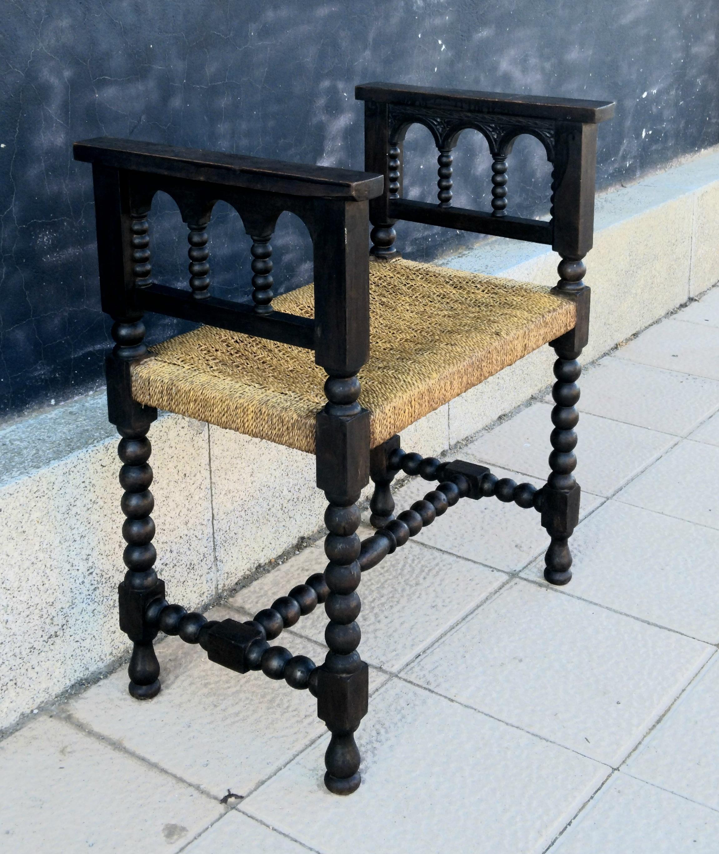 Tabourets Pieds tournés et assise en fibre naturelle Espagne  Paire 19ème siècle en vente 2