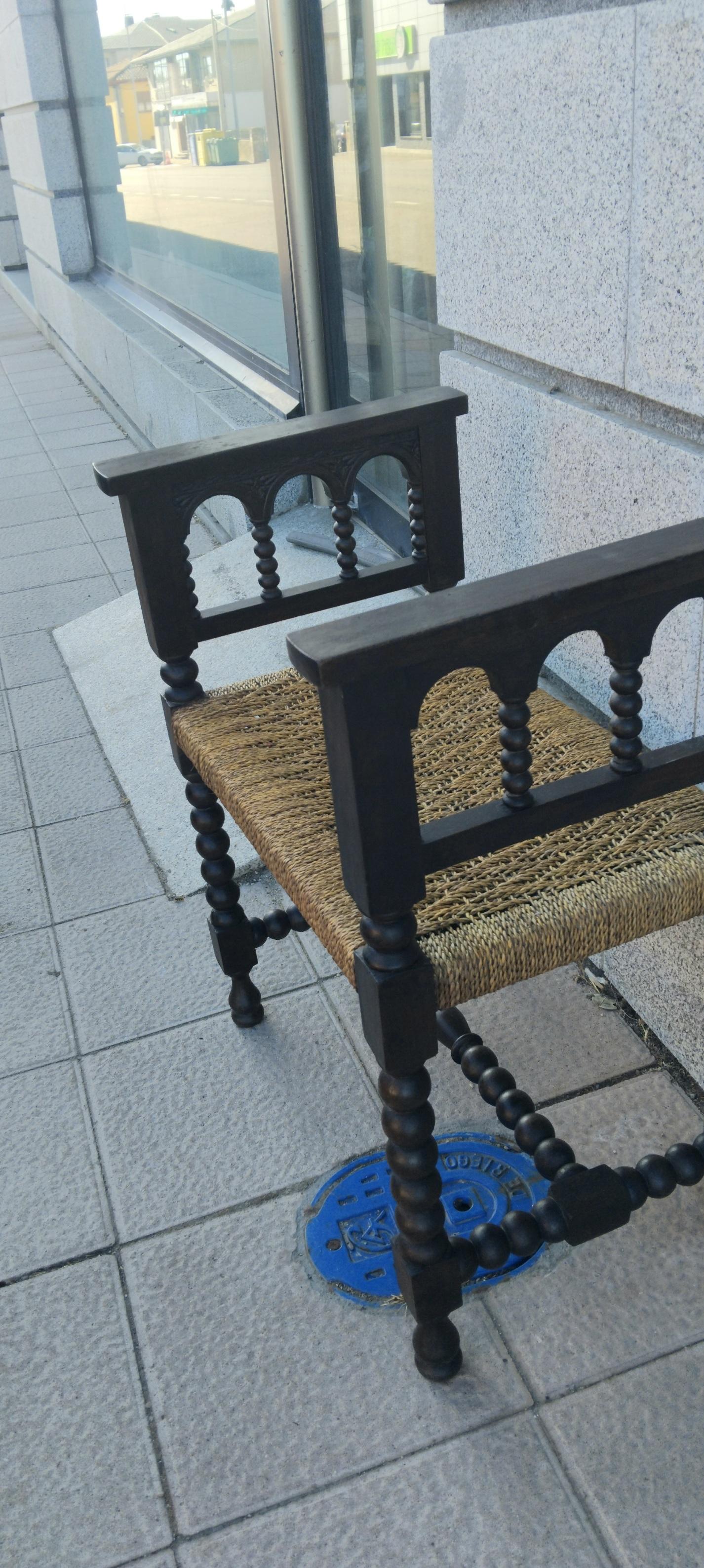 Tabourets Pieds tournés et assise en fibre naturelle Espagne  Paire 19ème siècle en vente 3