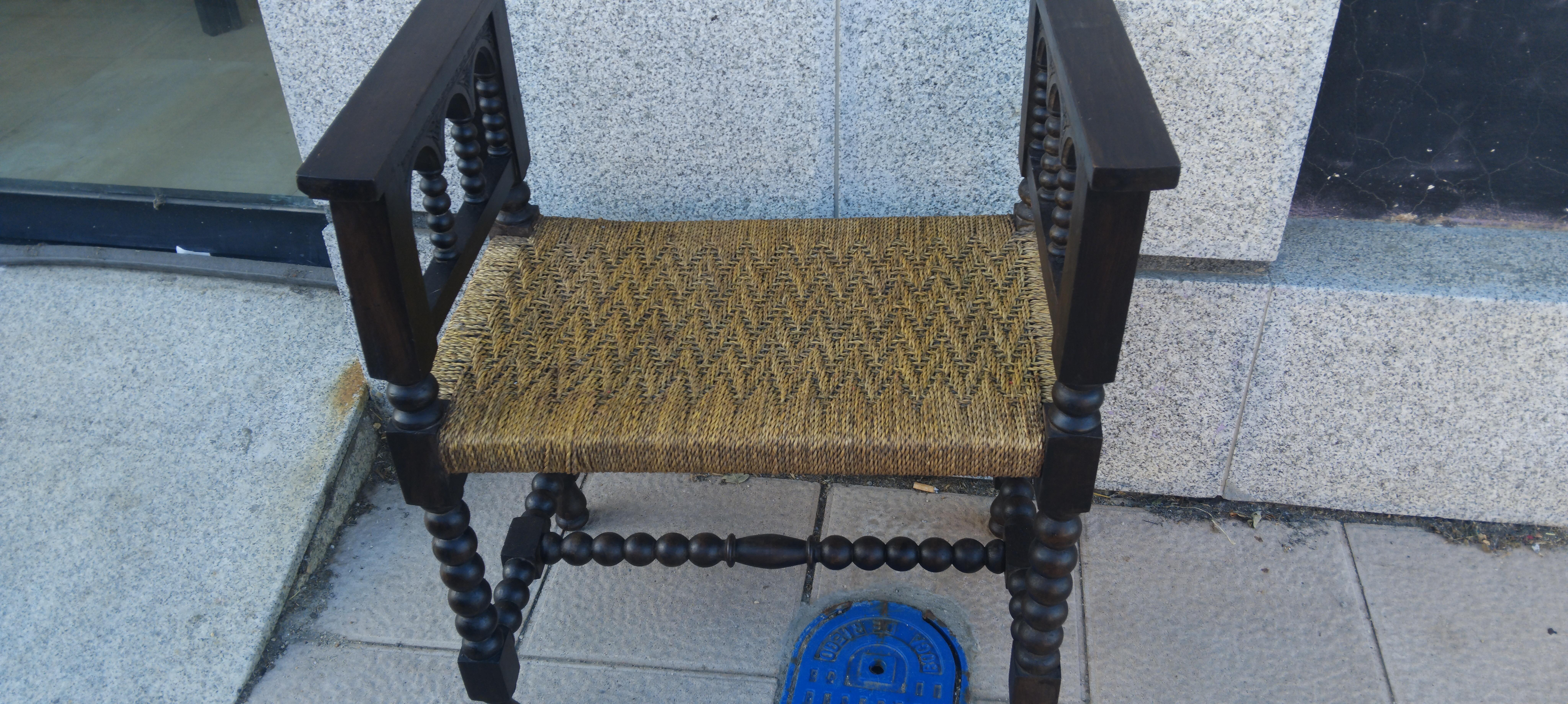 Tabourets Pieds tournés et assise en fibre naturelle Espagne  Paire 19ème siècle en vente 4