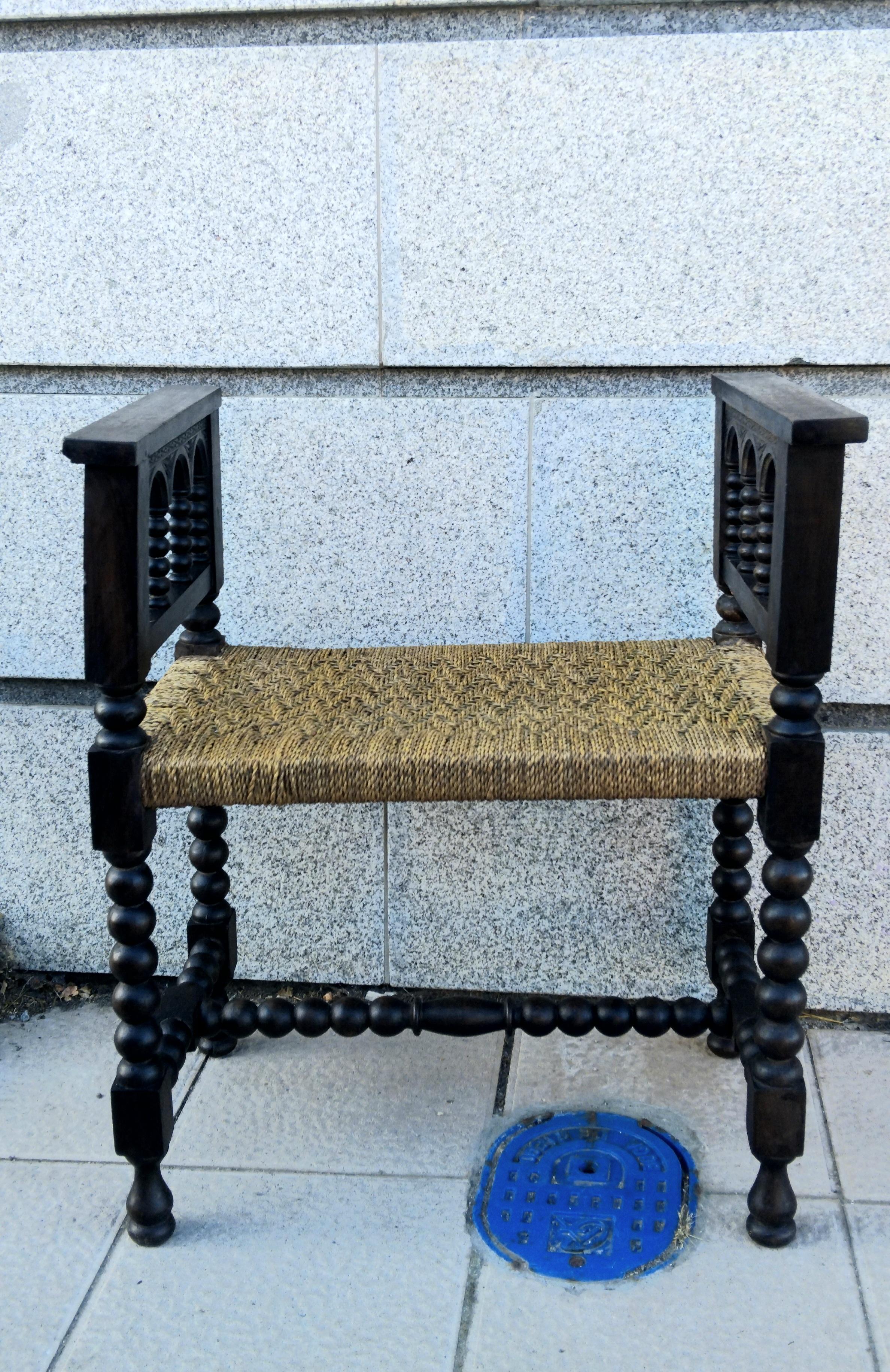 Tabourets Pieds tournés et assise en fibre naturelle Espagne  Paire 19ème siècle en vente 5