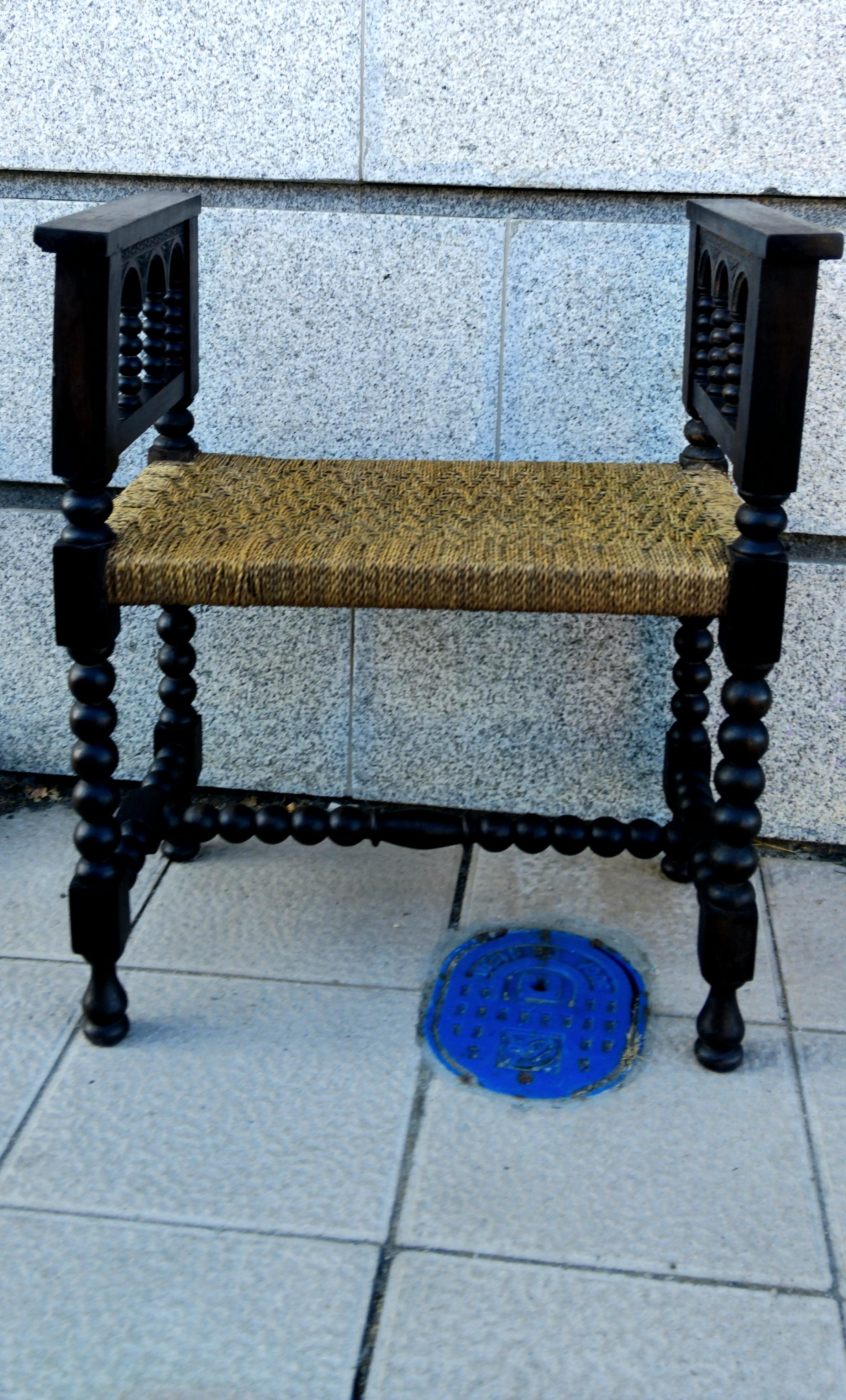 Tabourets Pieds tournés et assise en fibre naturelle Espagne  Paire 19ème siècle en vente 6