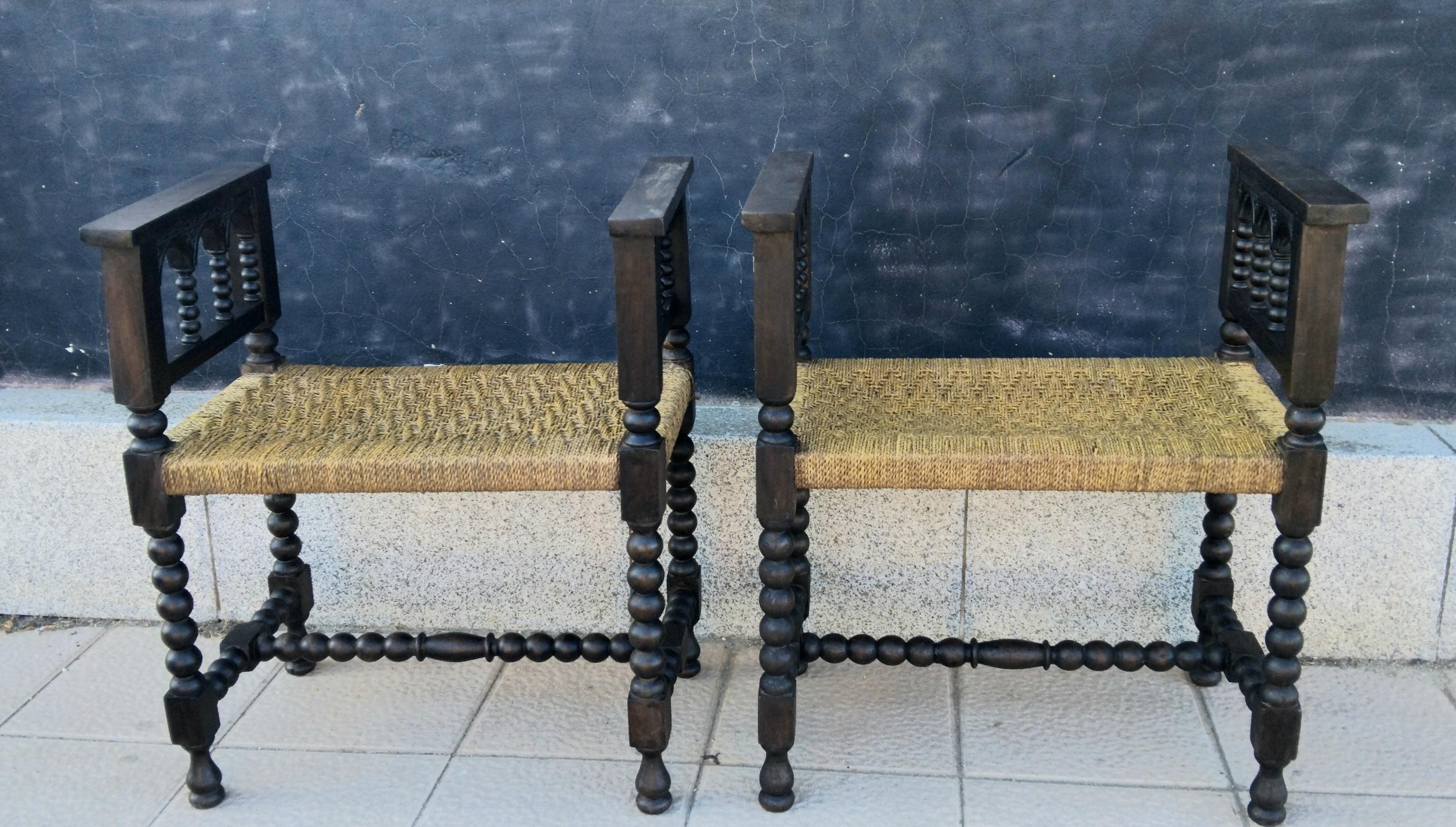 Tabourets Pieds tournés et assise en fibre naturelle Espagne  Paire 19ème siècle en vente 7
