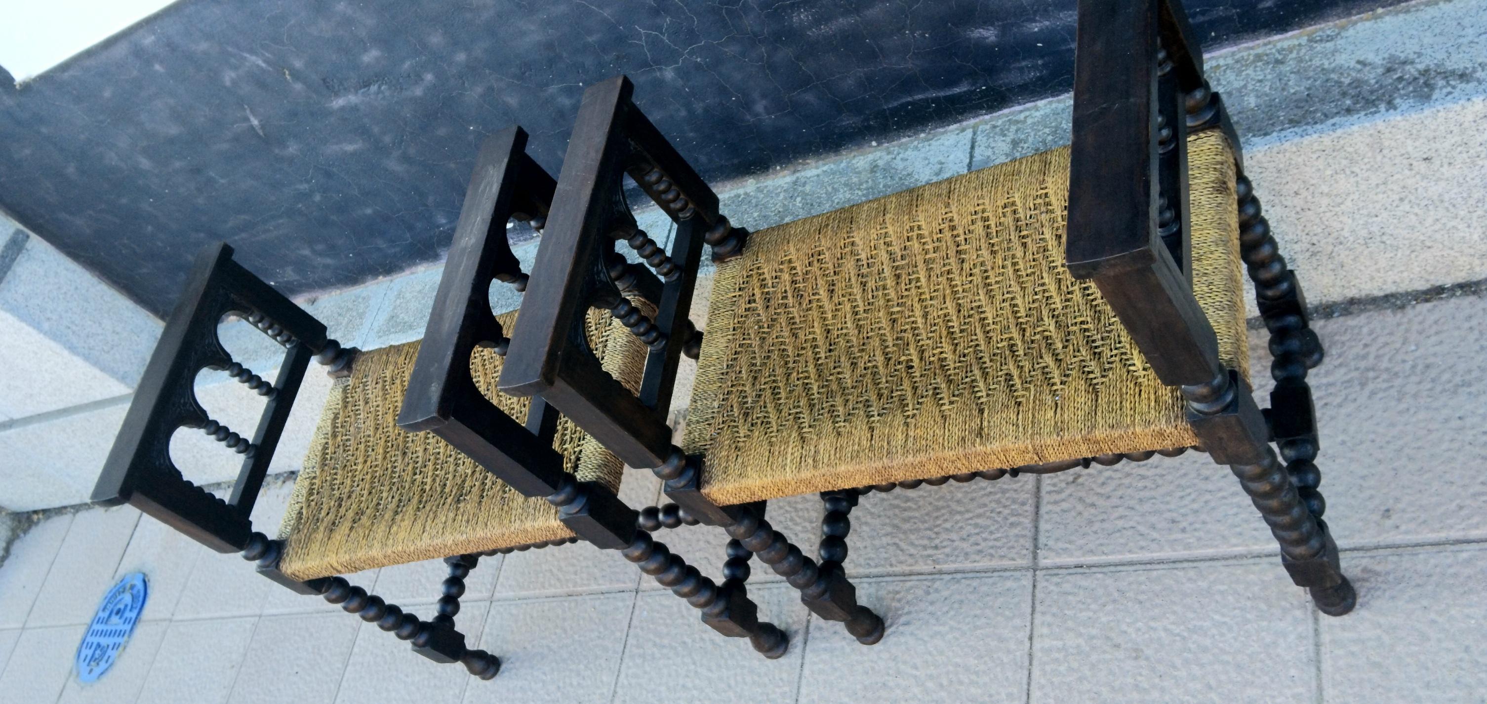 Tabourets Pieds tournés et assise en fibre naturelle Espagne  Paire 19ème siècle en vente 8