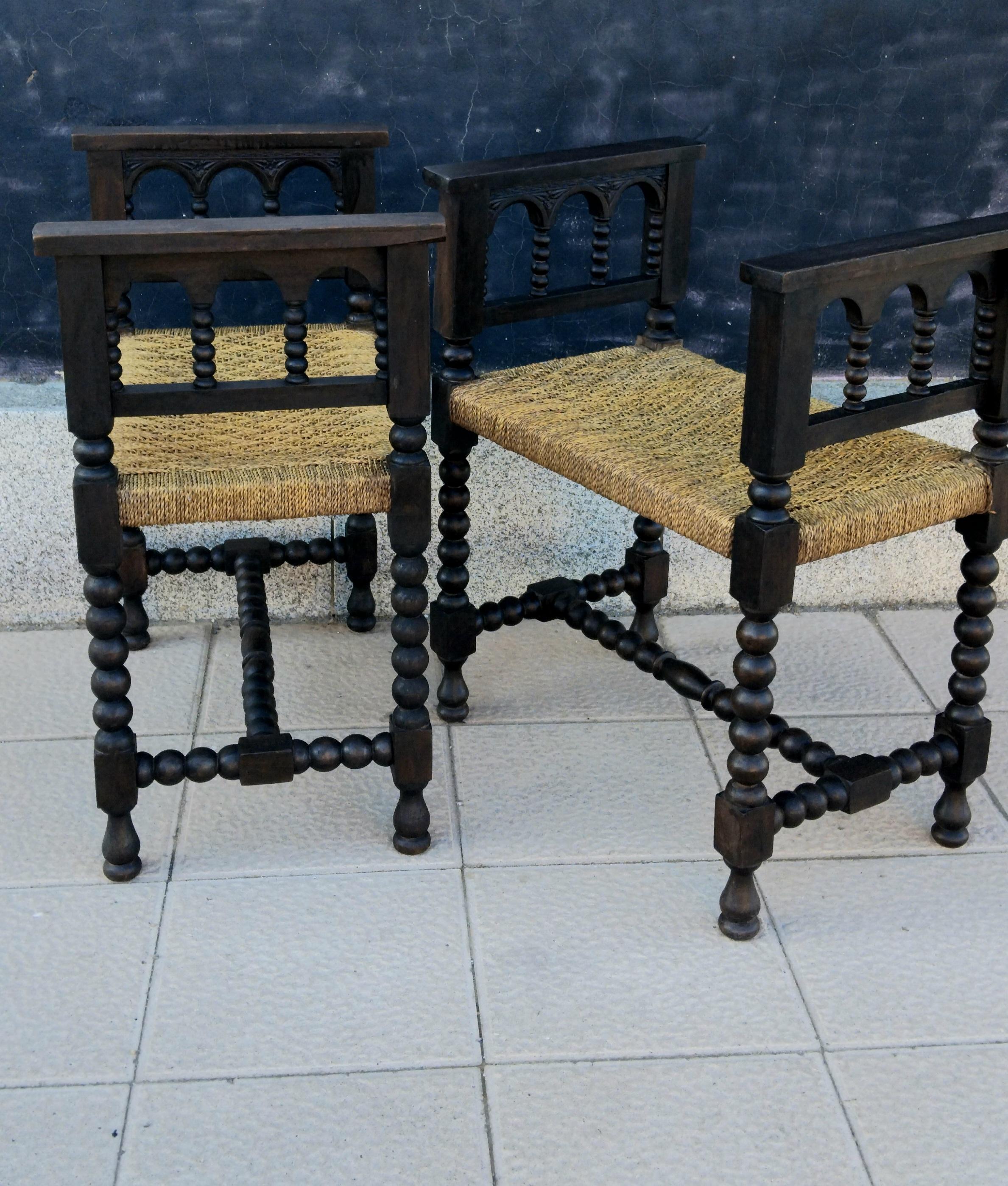 Renaissance Tabourets Pieds tournés et assise en fibre naturelle Espagne  Paire 19ème siècle en vente