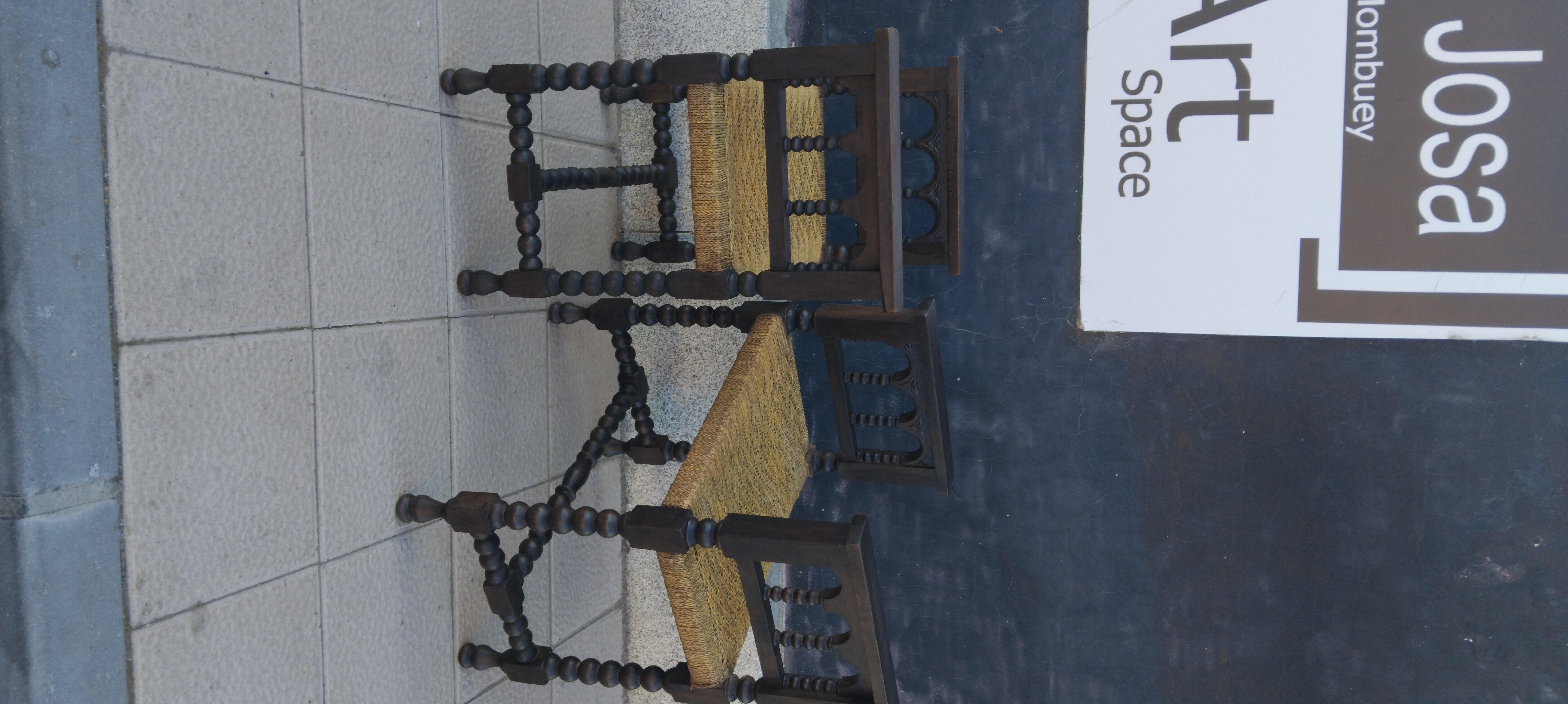 Tabourets Pieds tournés et assise en fibre naturelle Espagne  Paire 19ème siècle Bon état - En vente à Mombuey, Zamora
