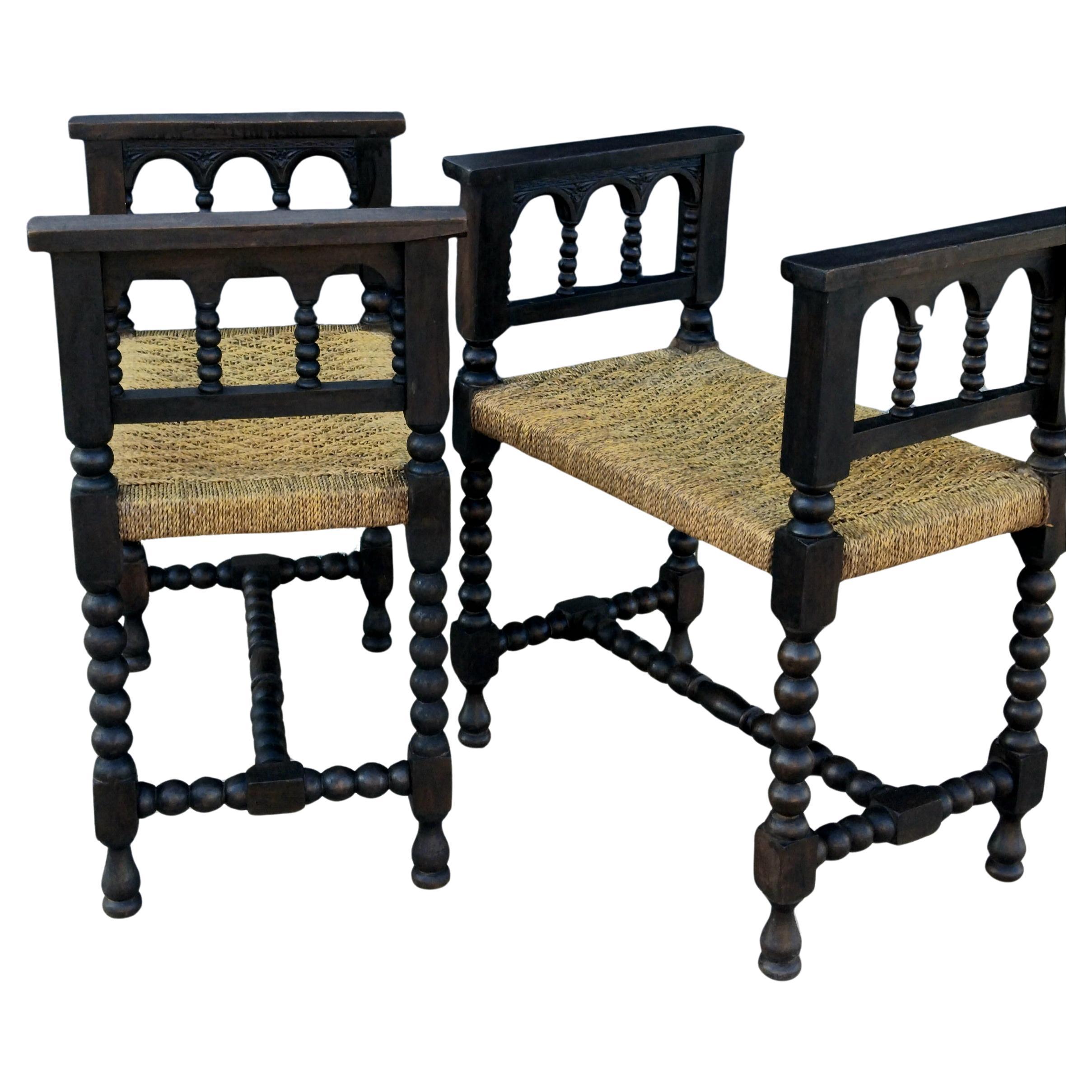 Tabourets Pieds tournés et assise en fibre naturelle Espagne  Paire 19ème siècle en vente