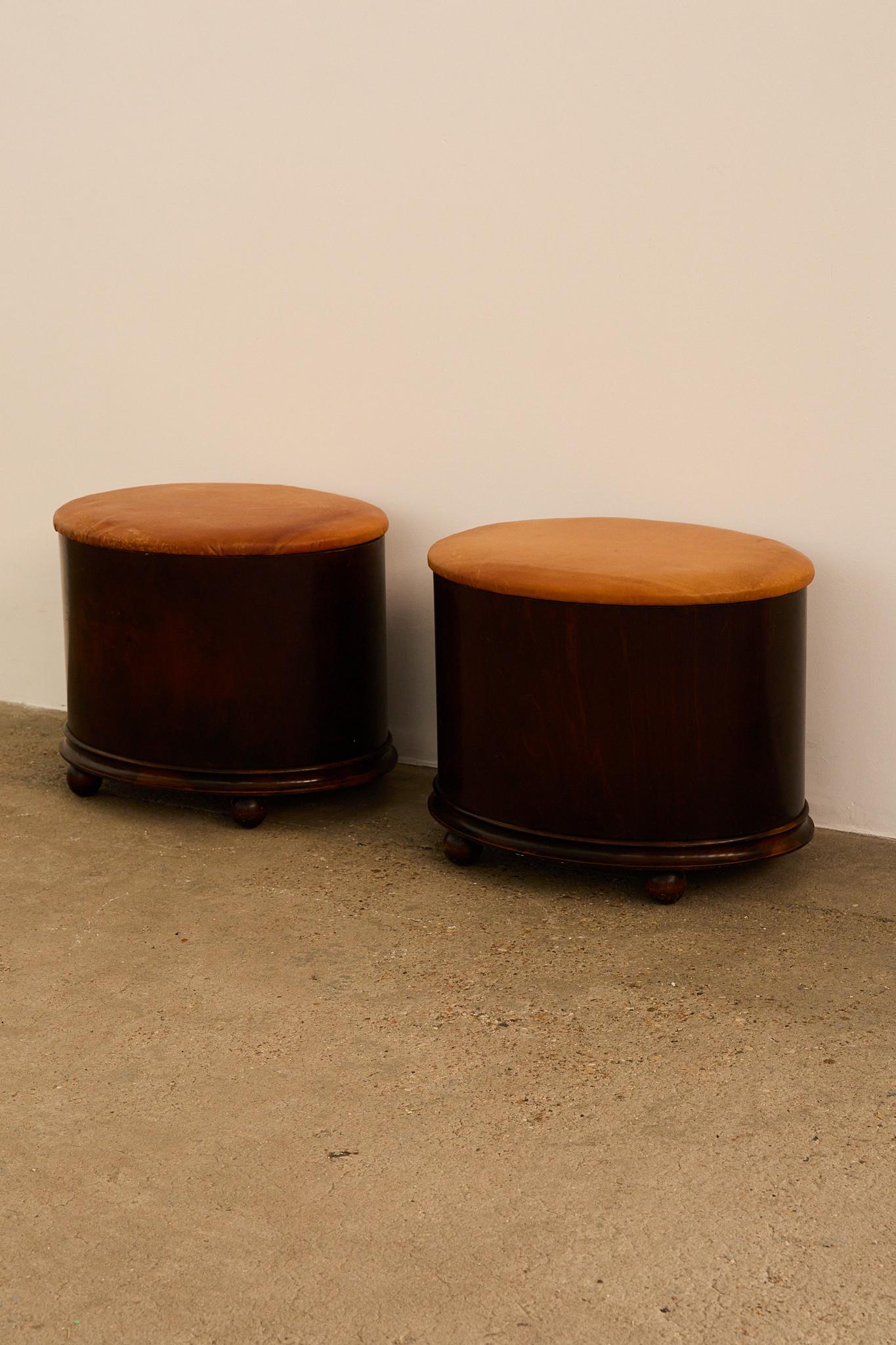Tabourets avec rangement Bon état - En vente à London, GB