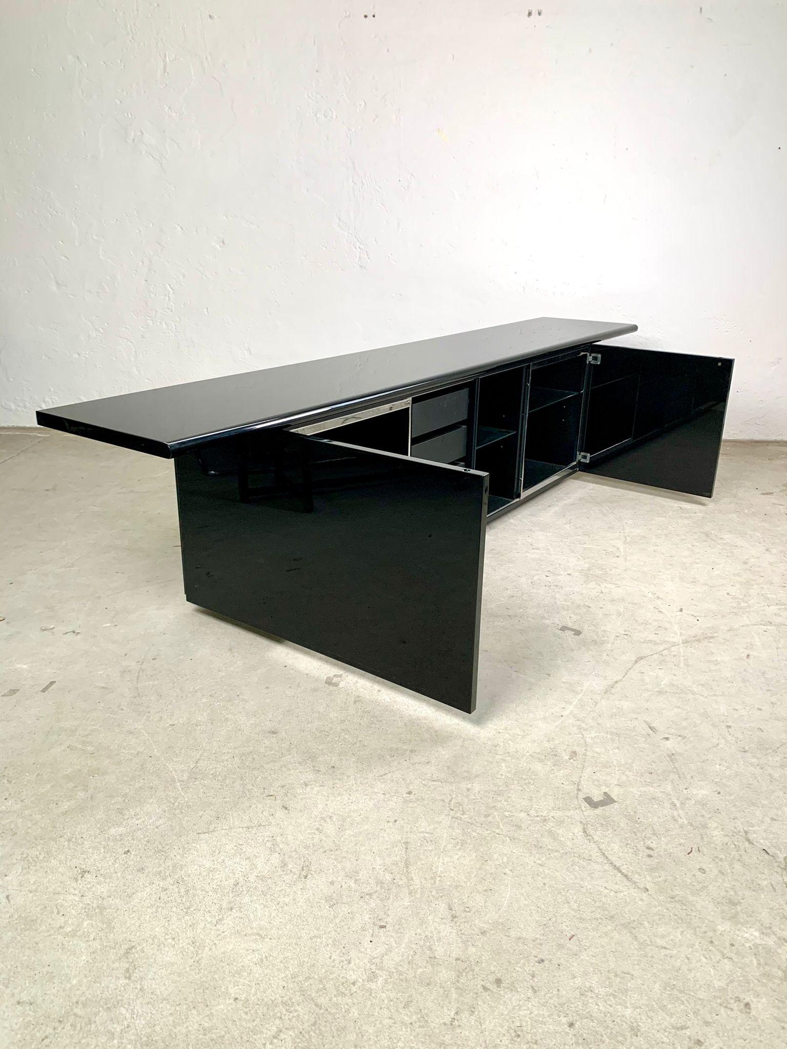 Stoppino and Acerbis, Black lacquered two-door storage sideboard, 1977 3