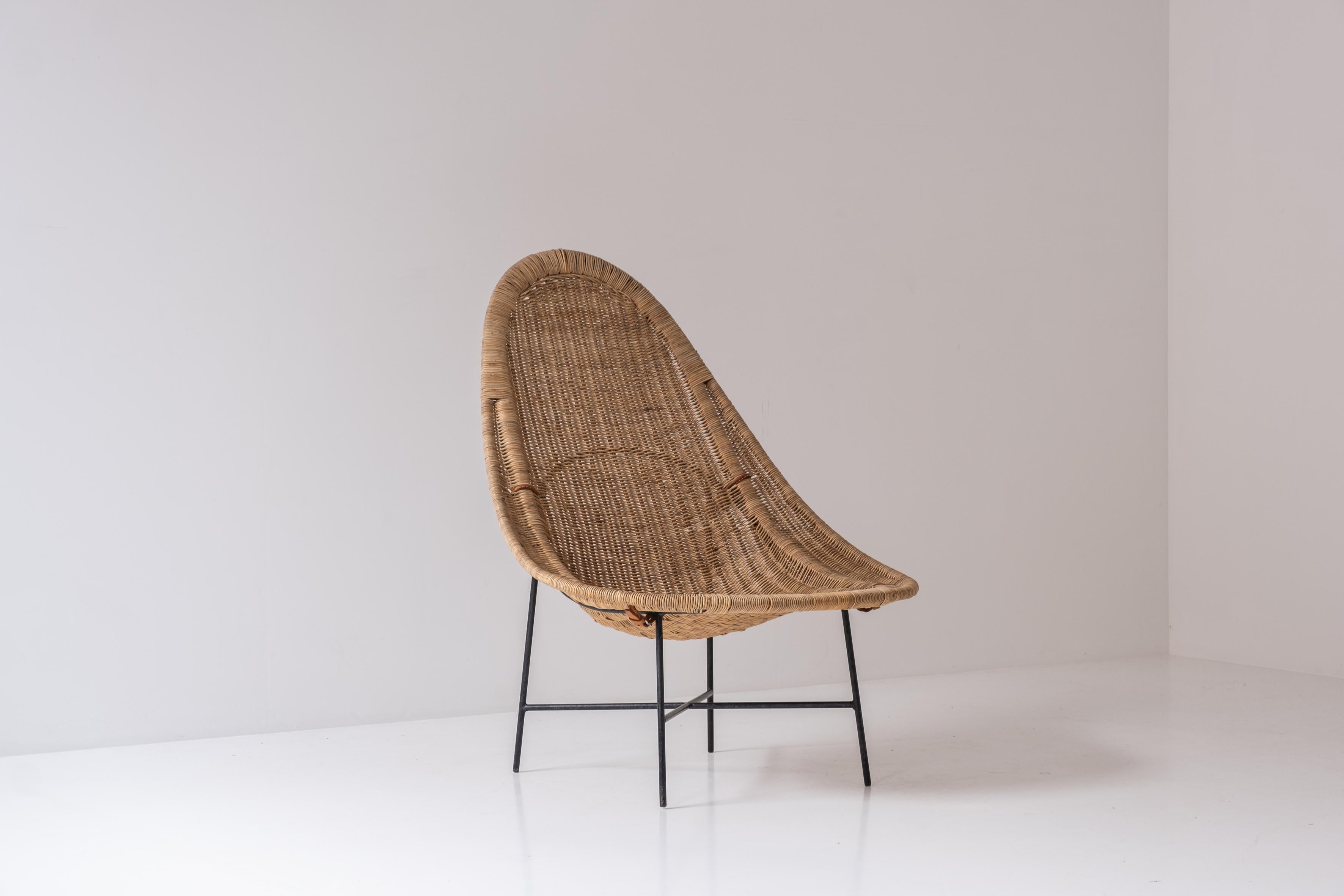 Scandinavian Modern ‘Stora Kraal’ lounge chair by Kerstin Hörlin-Holmquist, Sweden 1950s For Sale