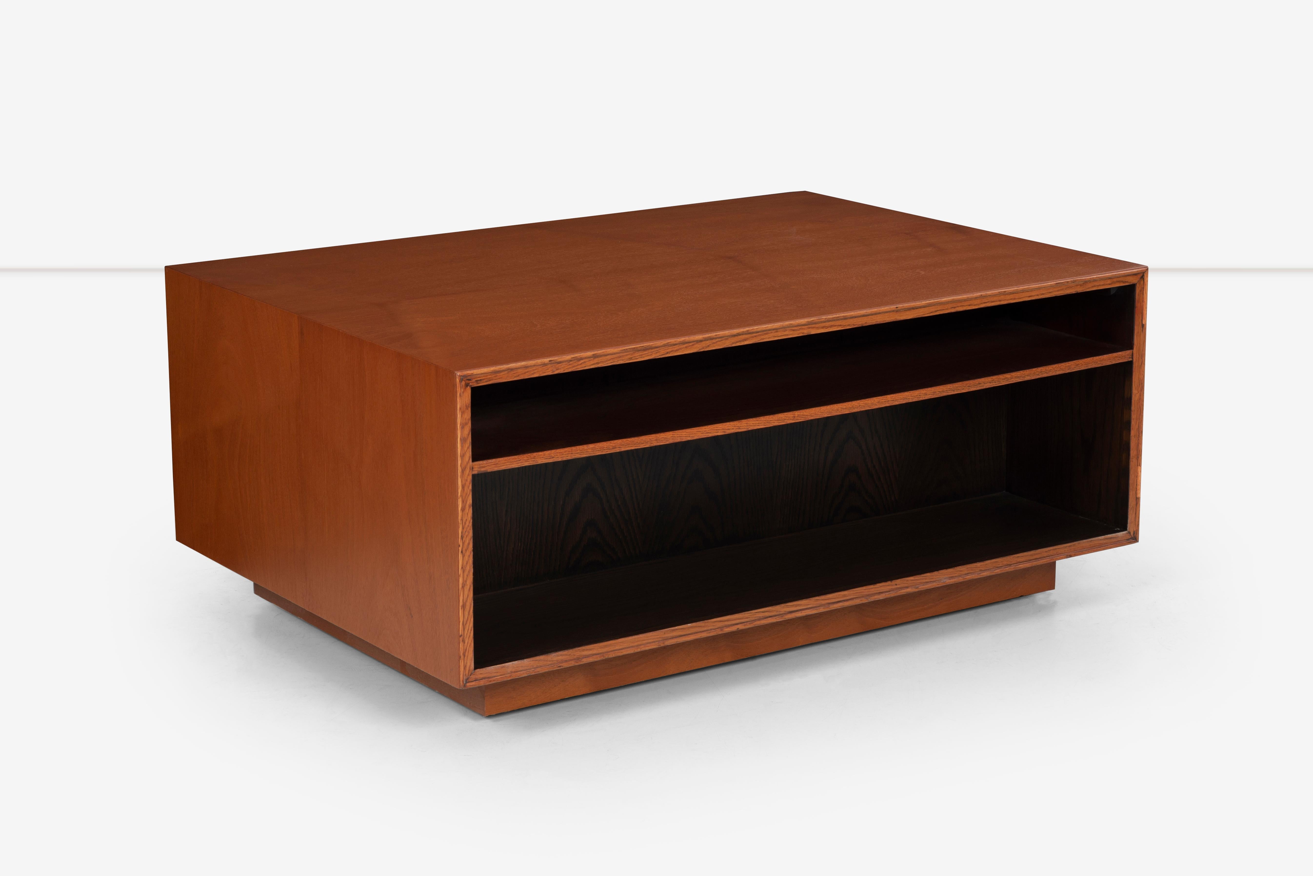 Storage and Display Coffee Table in the Style of Milo Baughman For Sale 3