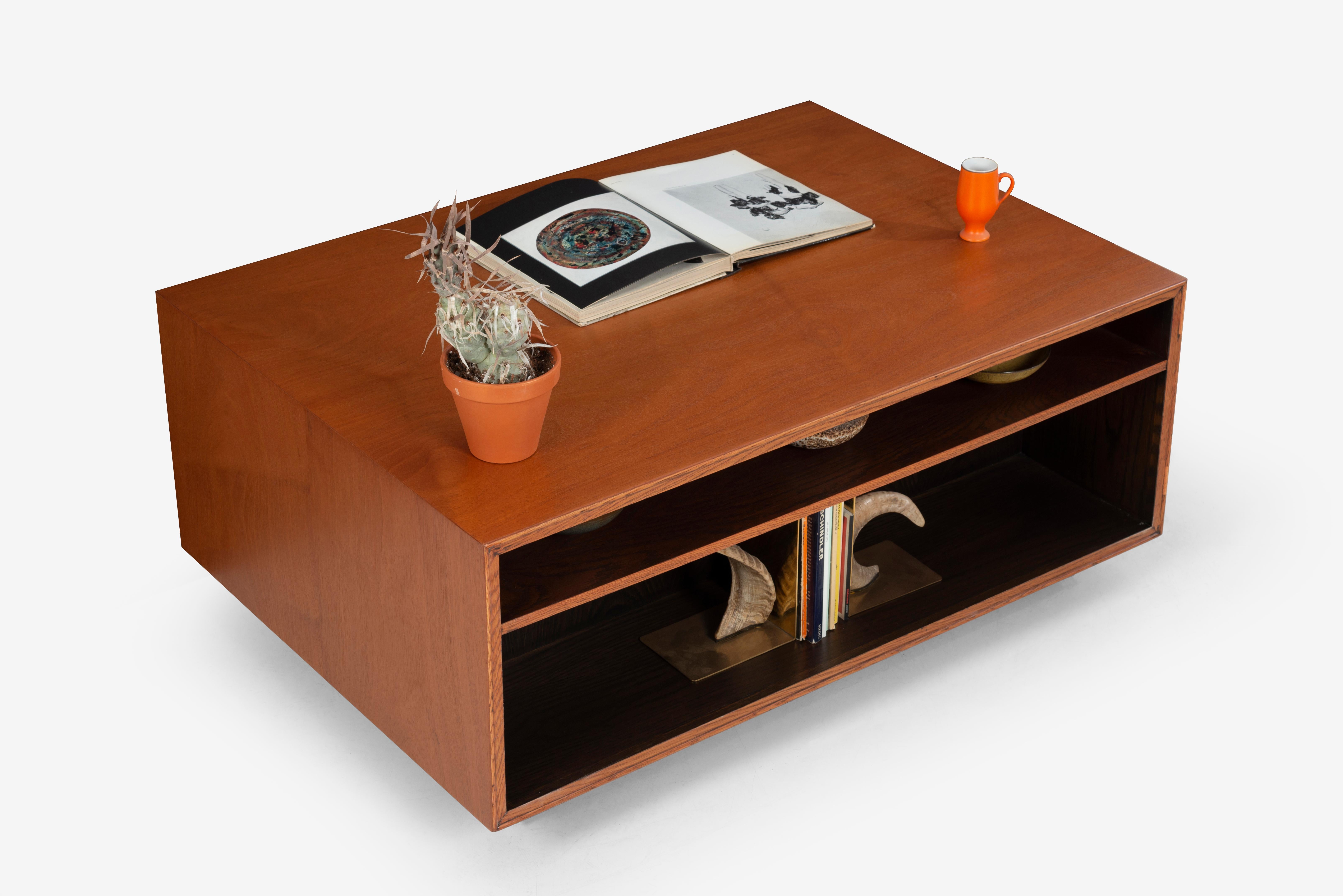 Storage and Display Coffee Table in the Style of Milo Baughman For Sale 6