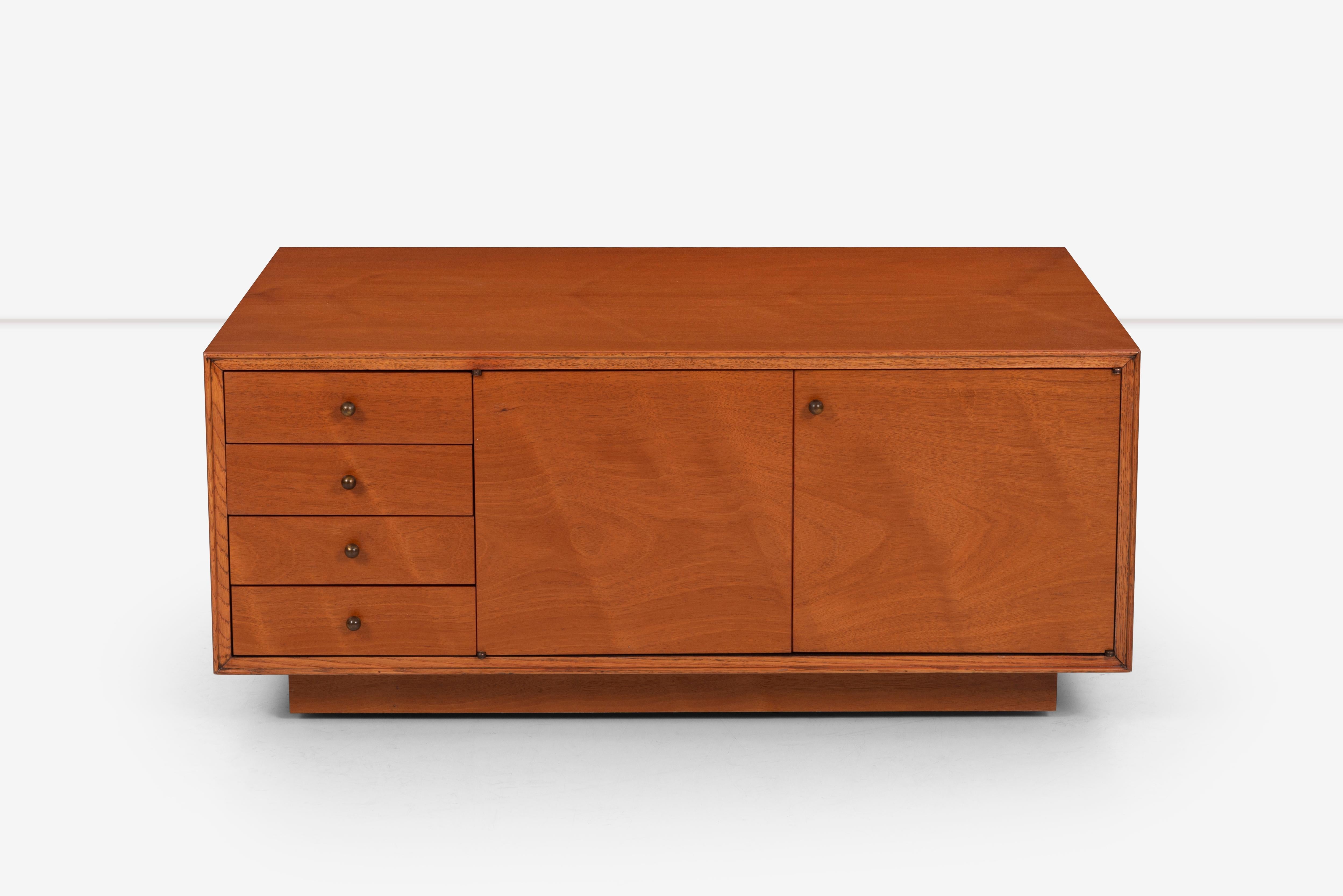 Mid-Century Modern Storage and Display Coffee Table in the Style of Milo Baughman For Sale