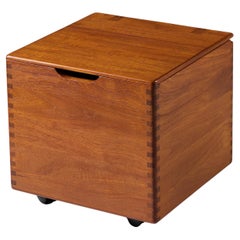 Storage box/container on wheels