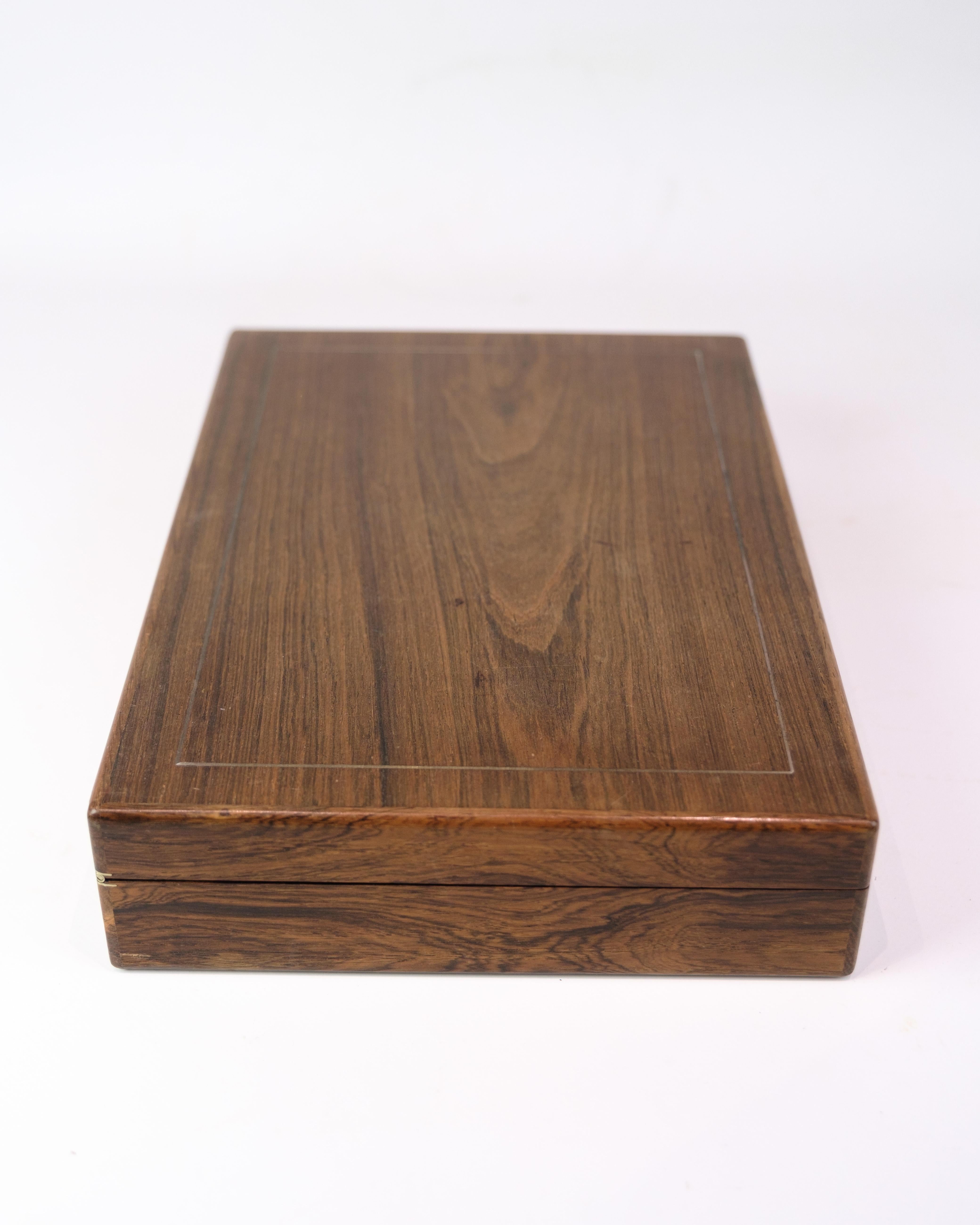 Rosewood storage box with KFK logo (1922-1971). Interior compartmentalization – perfect for small items.

Material: Rosewood
Origin: Denmark
Production: Approx. 1960s
Condition: Appears in nice vintage condition
Dimensions: H:6cm W:29cm D:21cm