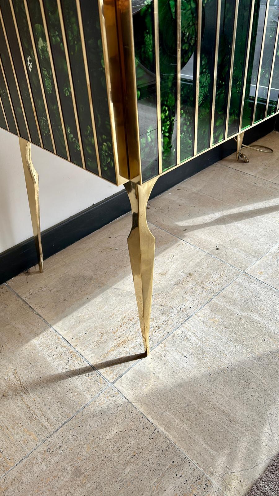 Ottone Mobile laterale in vetro di Murano e ottone in vendita