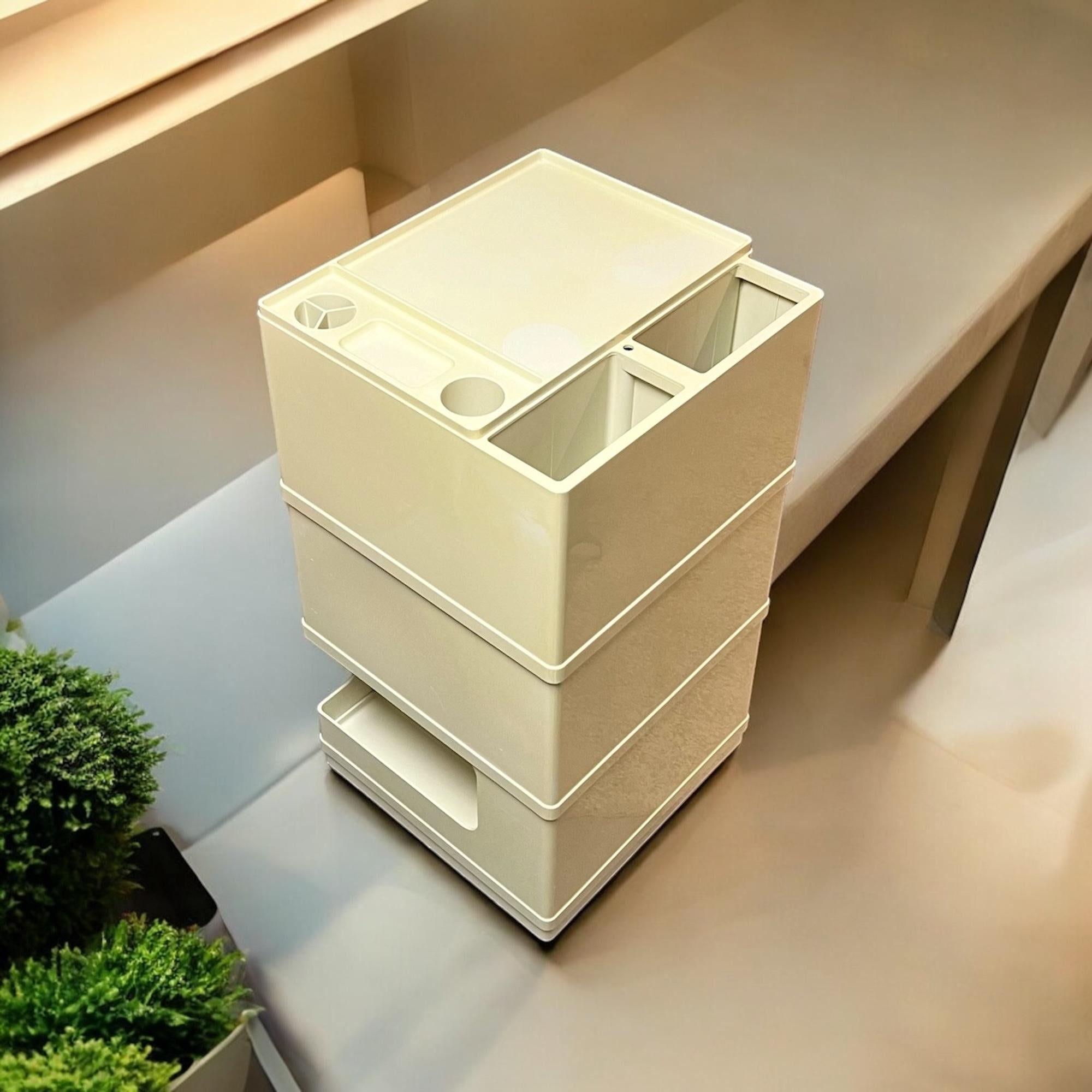Space Age Storage Cabinet Trolley NEOLT Stile by Giovanni Pelis, 1970s