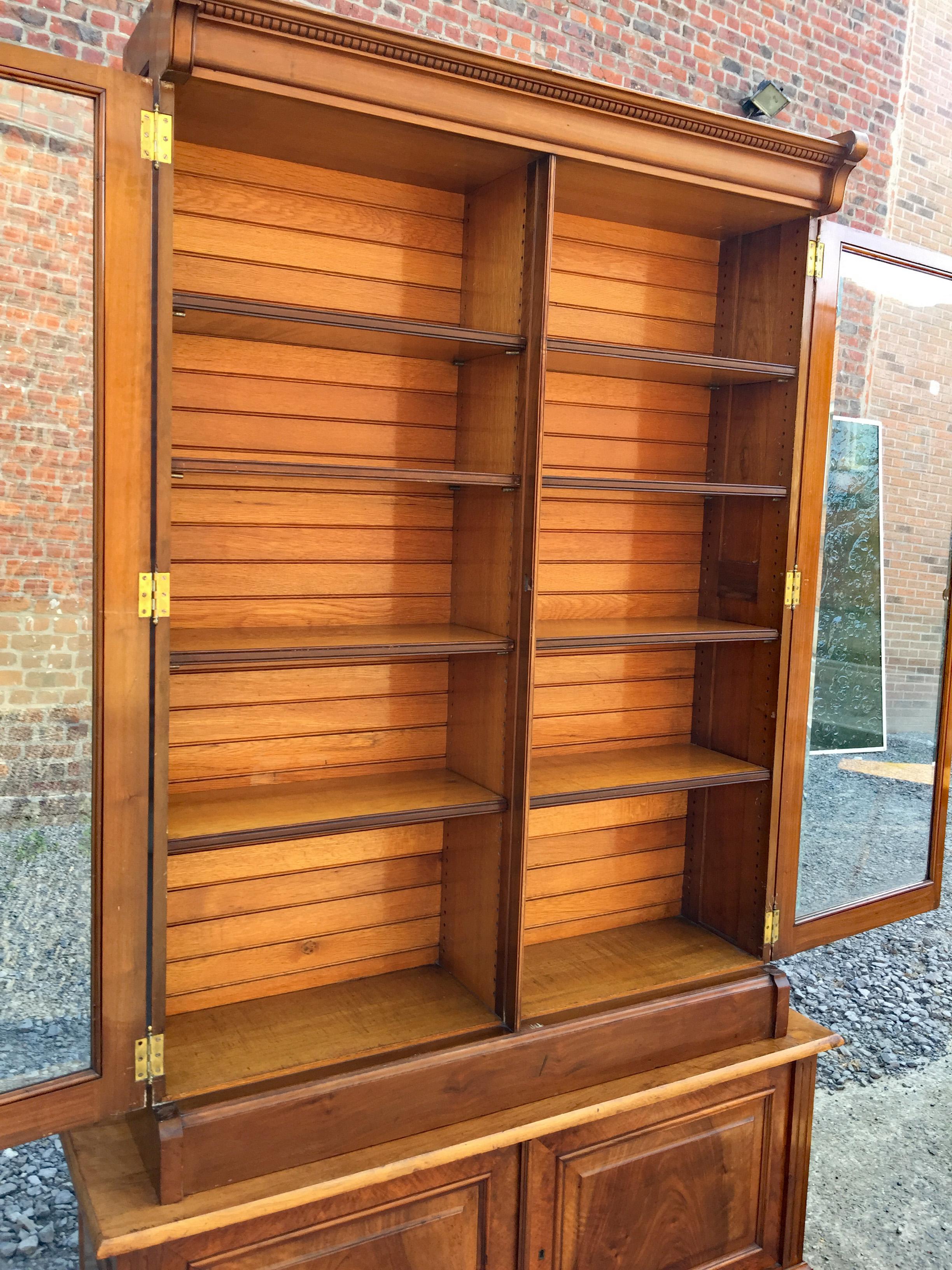 Storage Unit or Library in American Walnut, circa 1900 For Sale 2