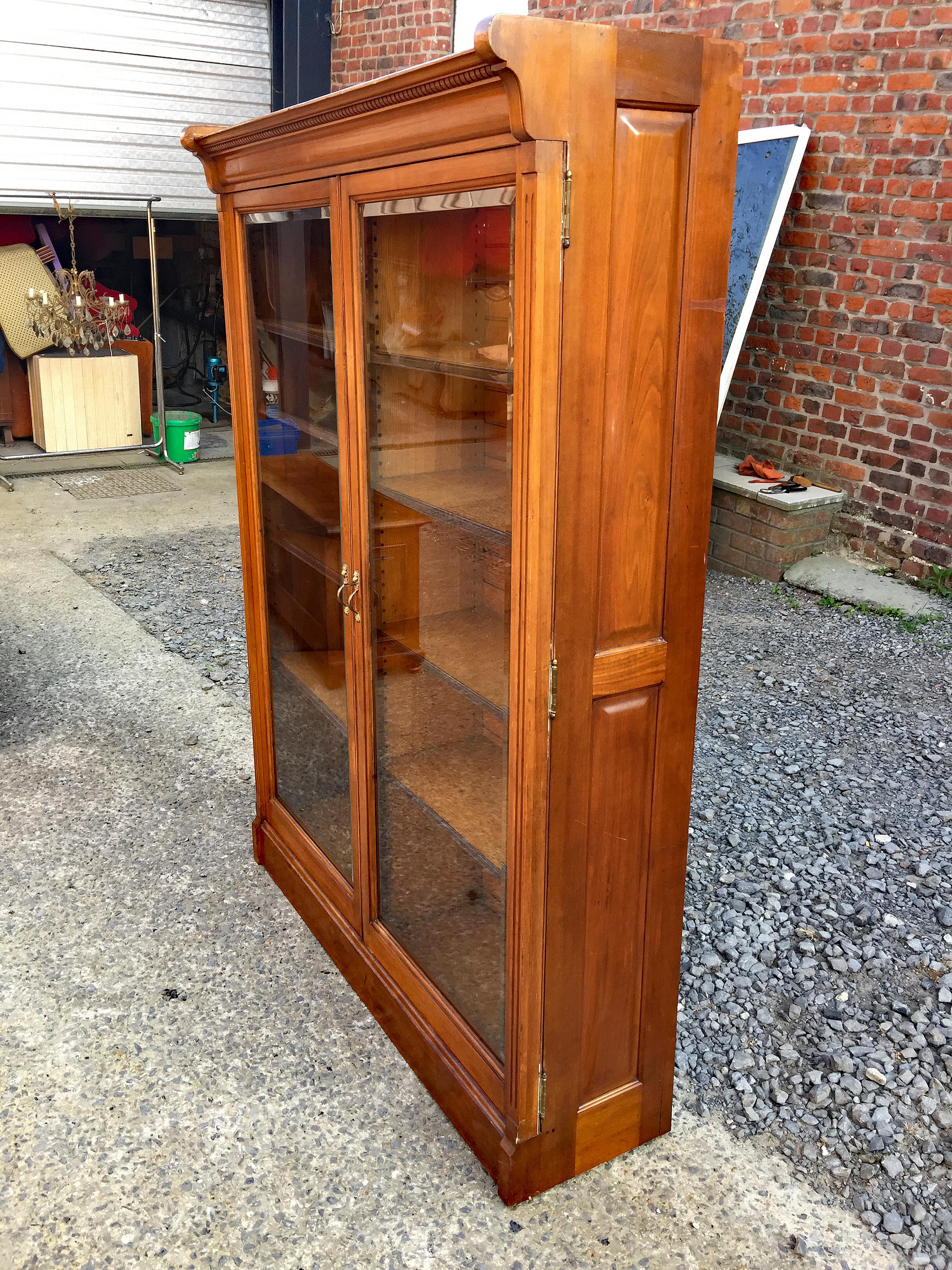 Storage Unit or Library in American Walnut, circa 1900 For Sale 6