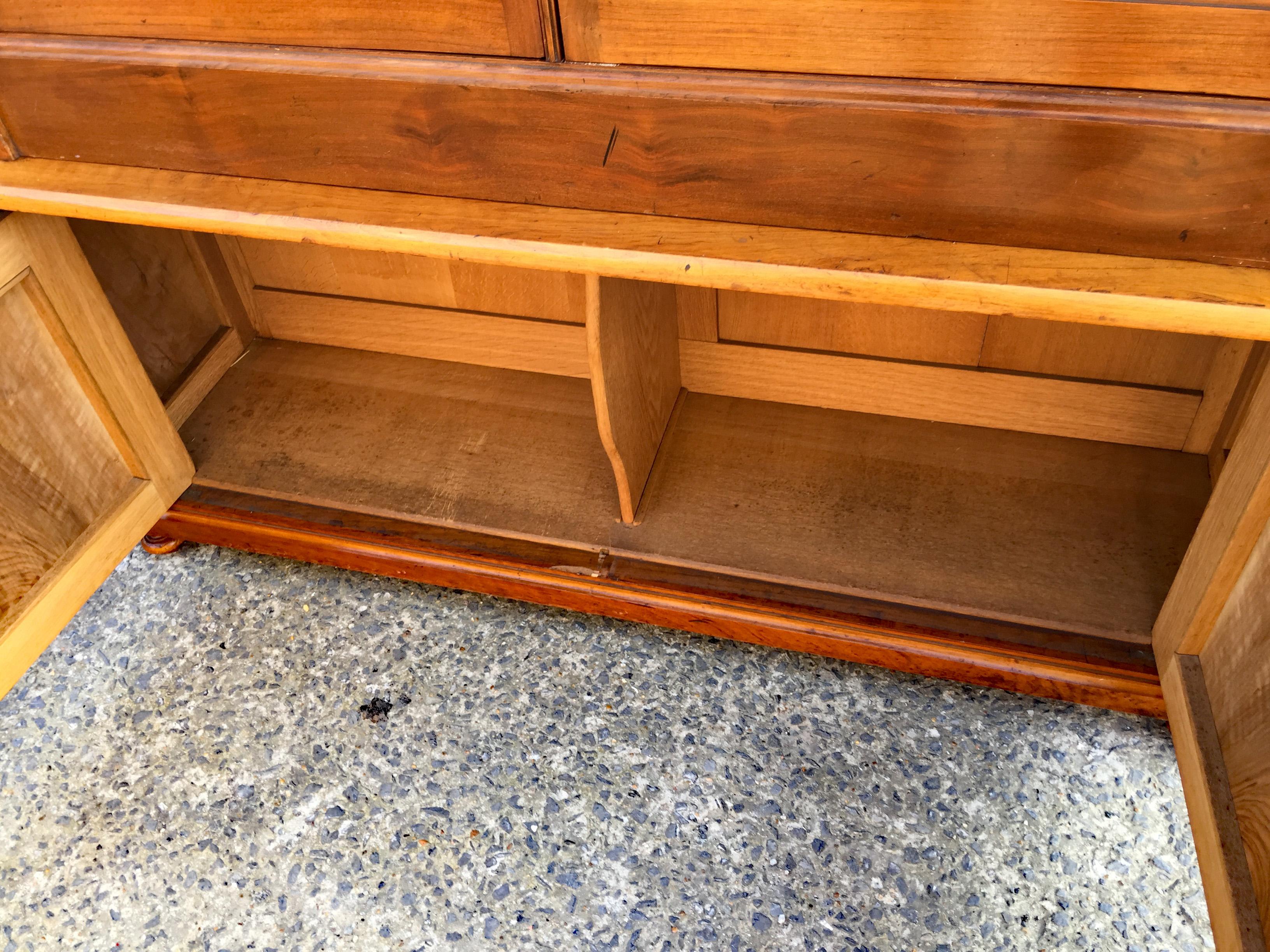 Storage Unit or Library in American Walnut, circa 1900 For Sale 1