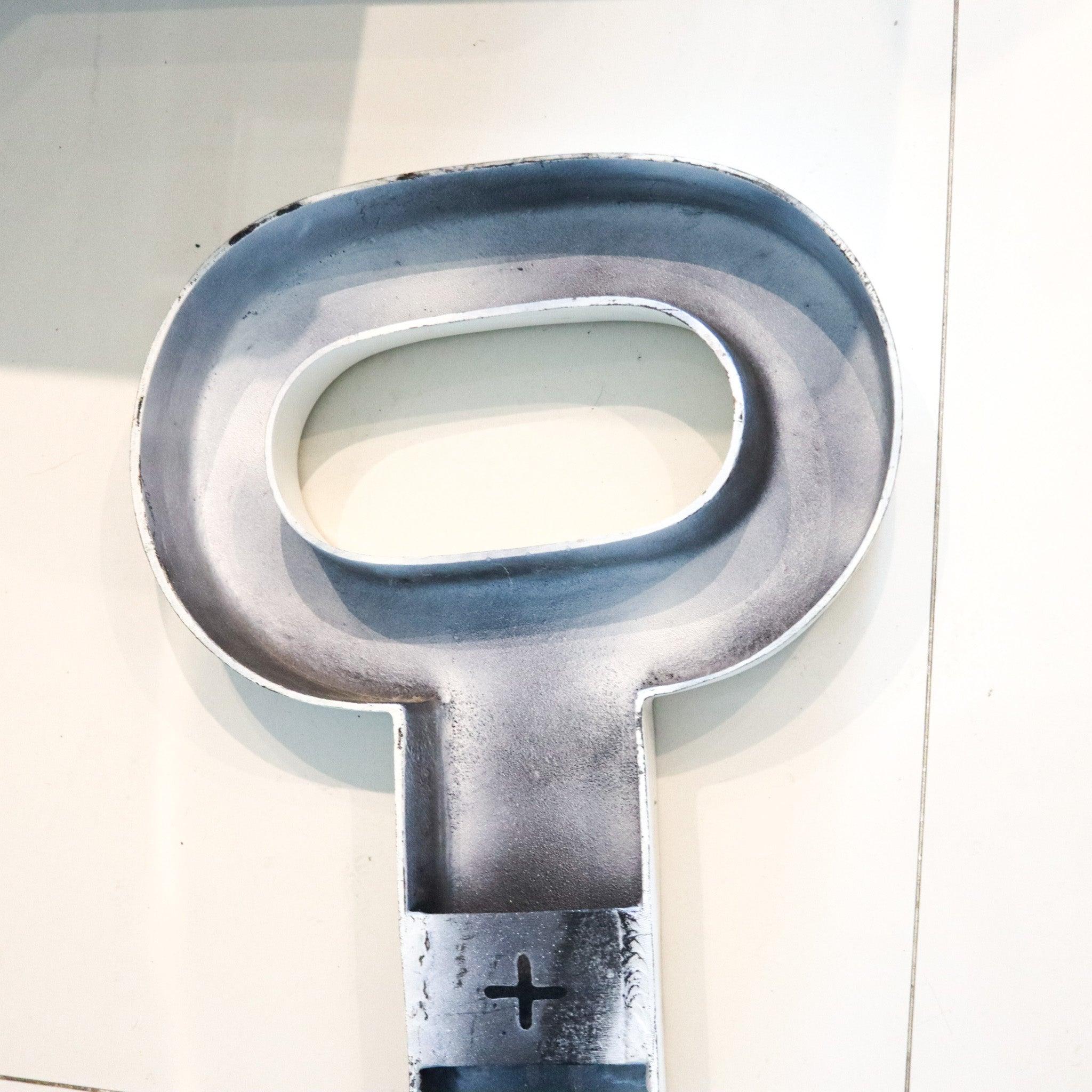 Fatto a mano STORE KEY 1930 Pubblicità a parete di chiavi giganti di un negozio di chiavi in vendita