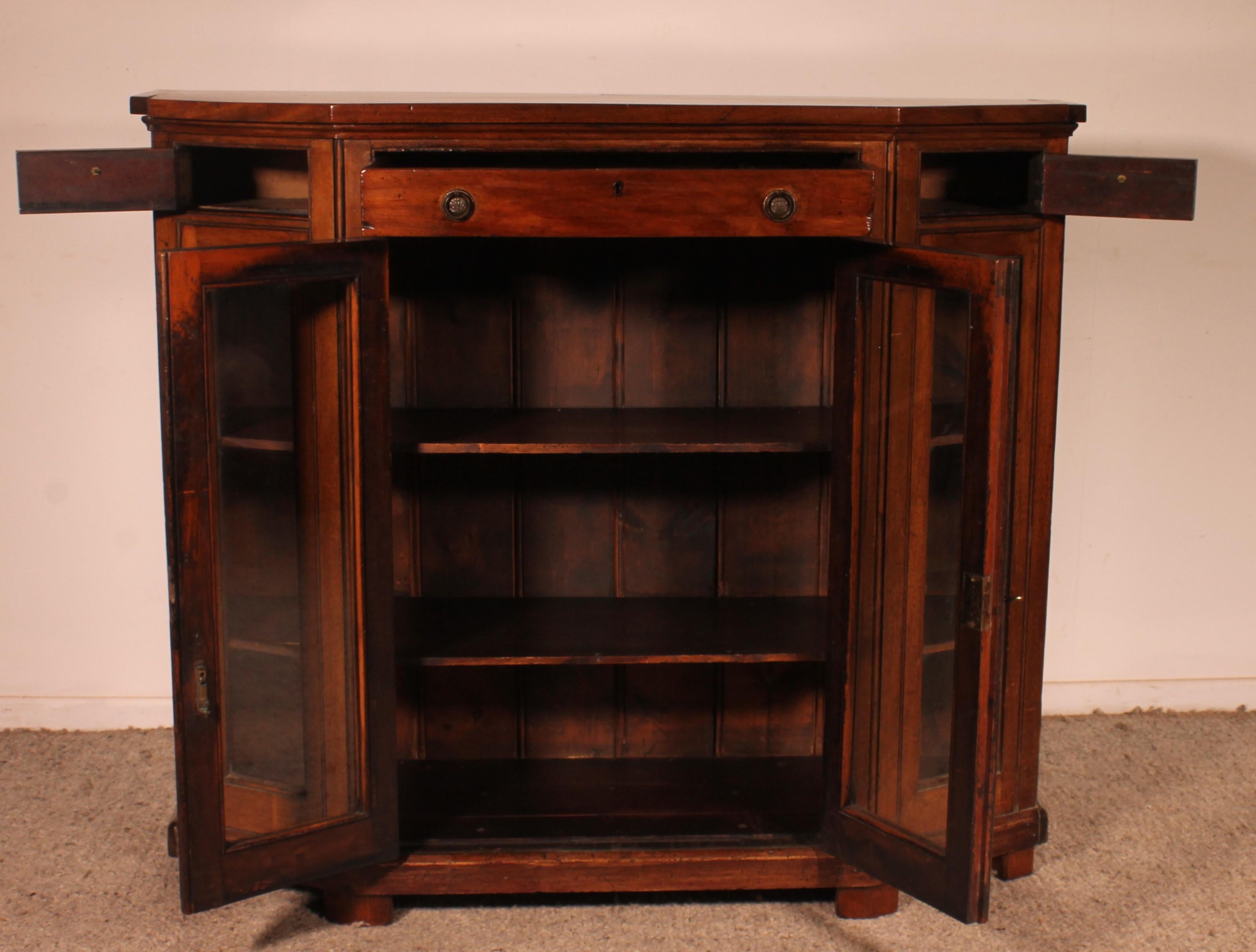 English Store Showcase Cabinet Or Bookcase In Mahogany Early 19th Century For Sale
