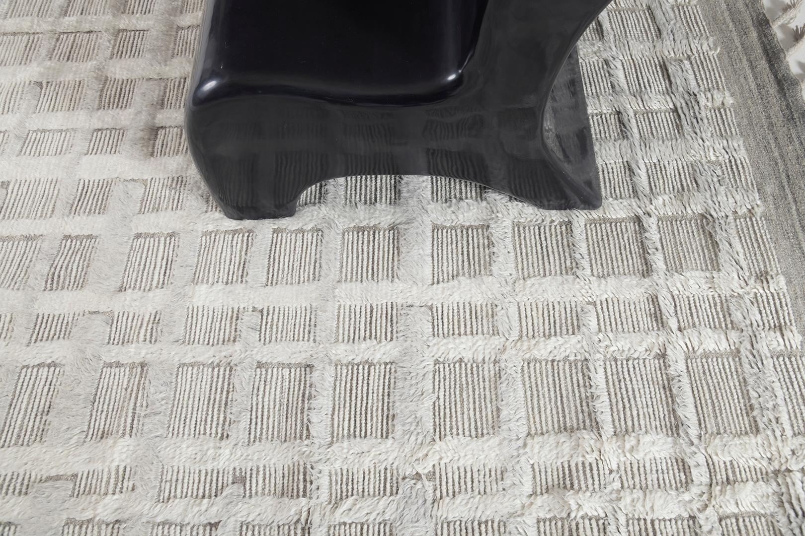 La cigogne est un design contemporain de lignes de grille gaufrées qui révèle la mode et la polyvalence de ce chef-d'œuvre. L'étonnante laine en niveaux de gris complétera n'importe quel schéma de couleurs pour la créativité de chaque designer. La