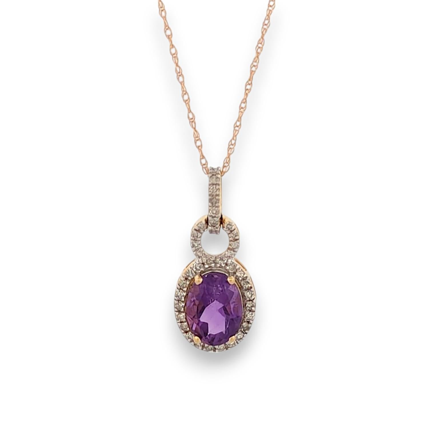 ✨ Un contraste saisissant de puissance et de beauté ✨
Le collier Storm, forgé dans de l'or jaune 10k lustré, associe des diamants étincelants et une pierre précieuse améthyste éclatante pour un design qui attire l'attention. Audacieuse mais