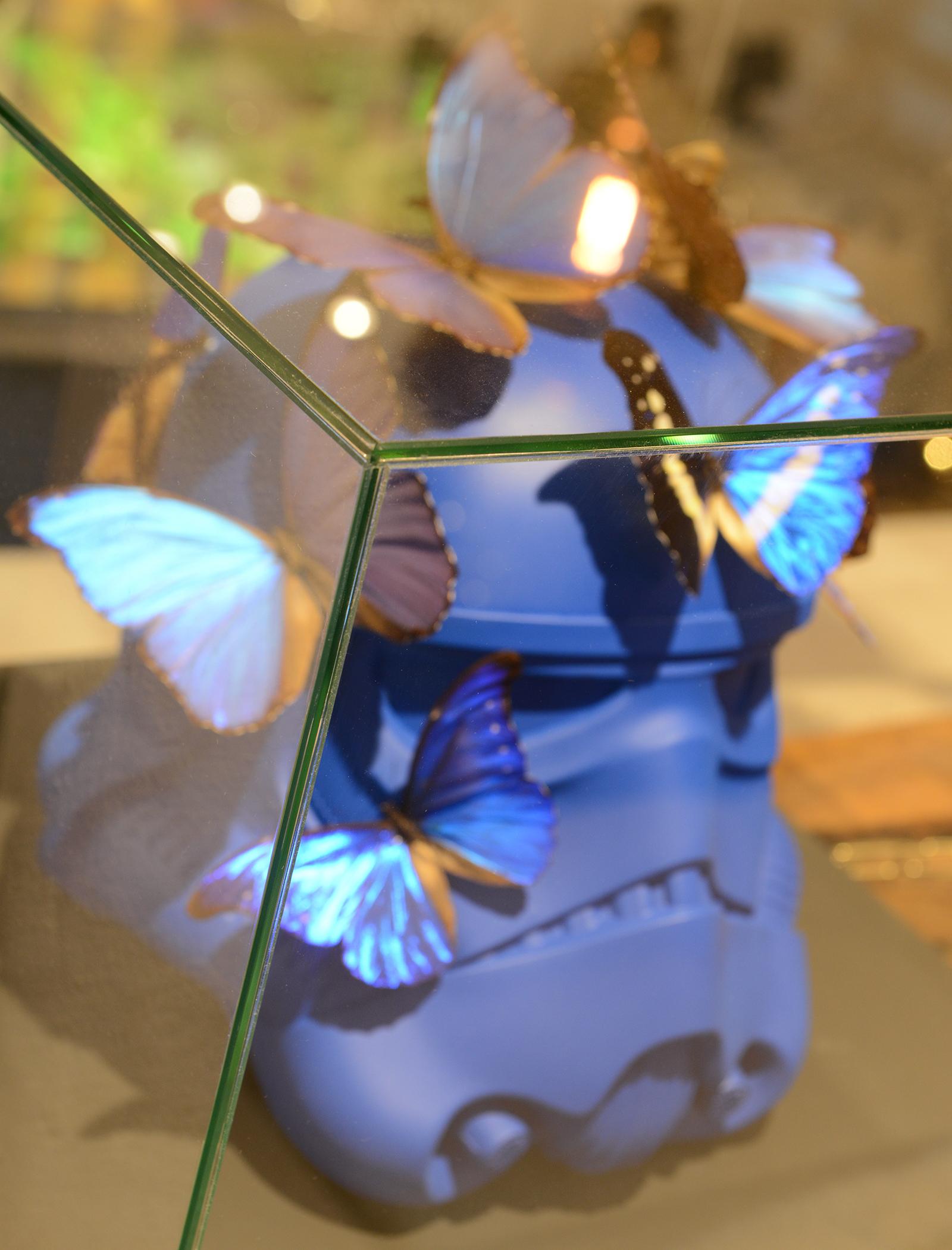Sculpture de papillons du Stormtrooper Blue Helmet en vente 2