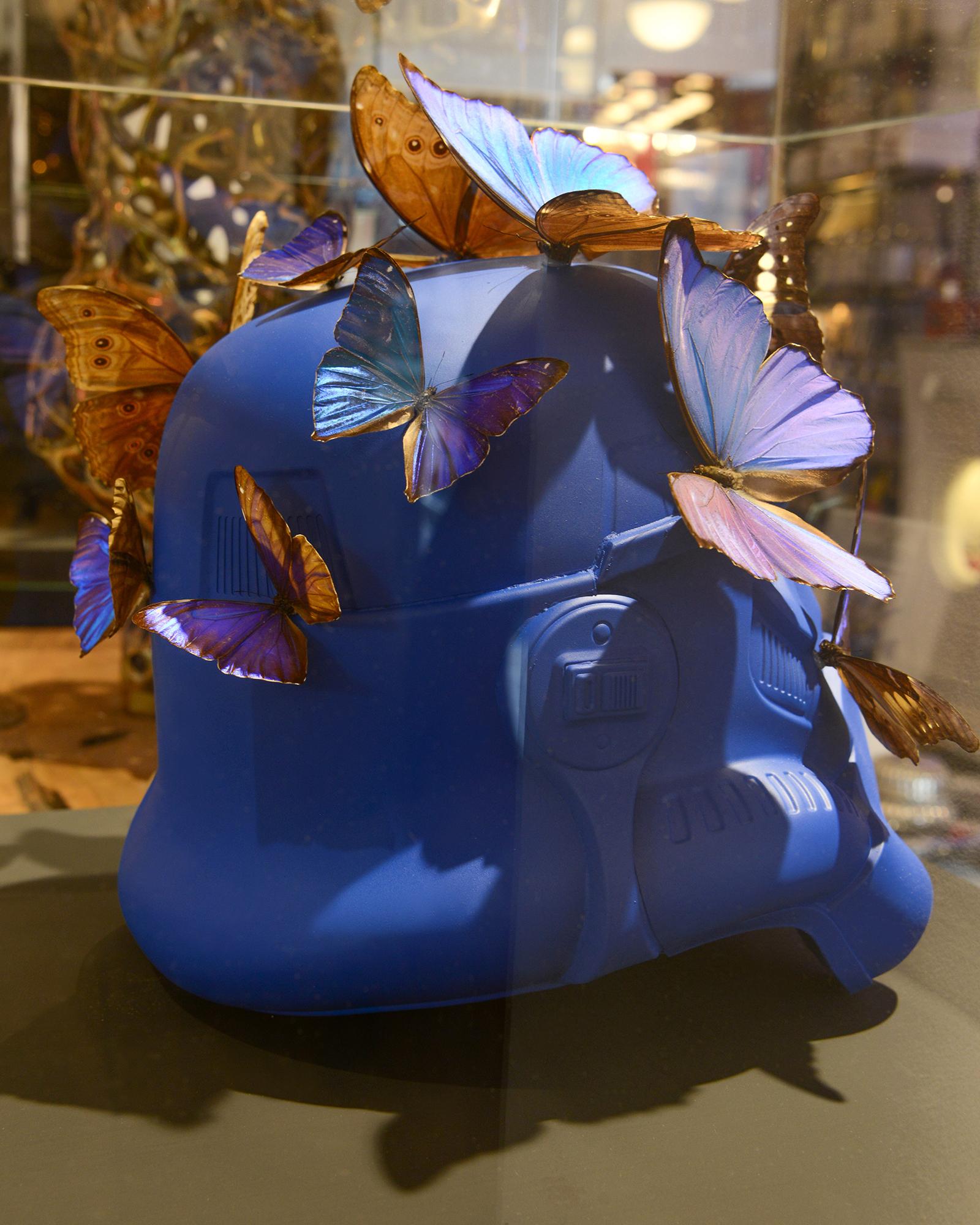 Moulage Sculpture de papillons du Stormtrooper Blue Helmet en vente